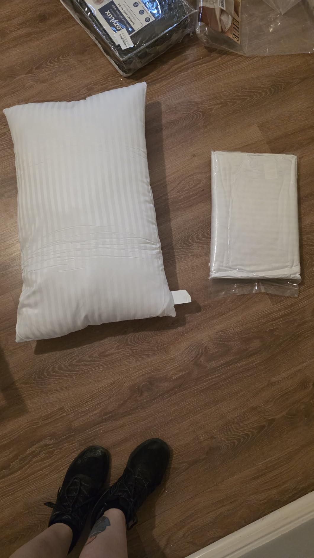 EIUE Hotel Collection Bed Pillows for Sleeping 2 Pack Queen Size,Pillows for Side and Back Sleepers,Super Soft Down Alternative Microfiber Filled Pillows,20 x 30 Inches customer photo 1