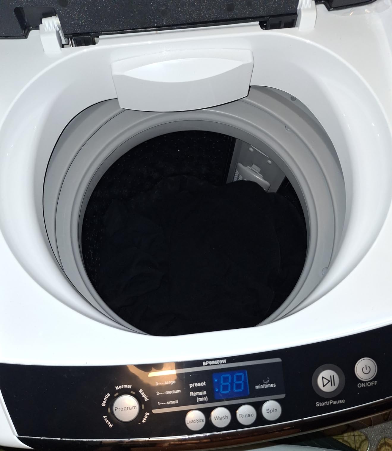 BLACK+DECKER 3.0 Cu. Ft. Portable Washer, 26.5 lb. Capacity Washing Machine, 6 Cycles, Quick Connect Sink Adapter and Drain Hose Included, Transparent Lid & LED Display, BPW30MW, White - Customer Photo 2