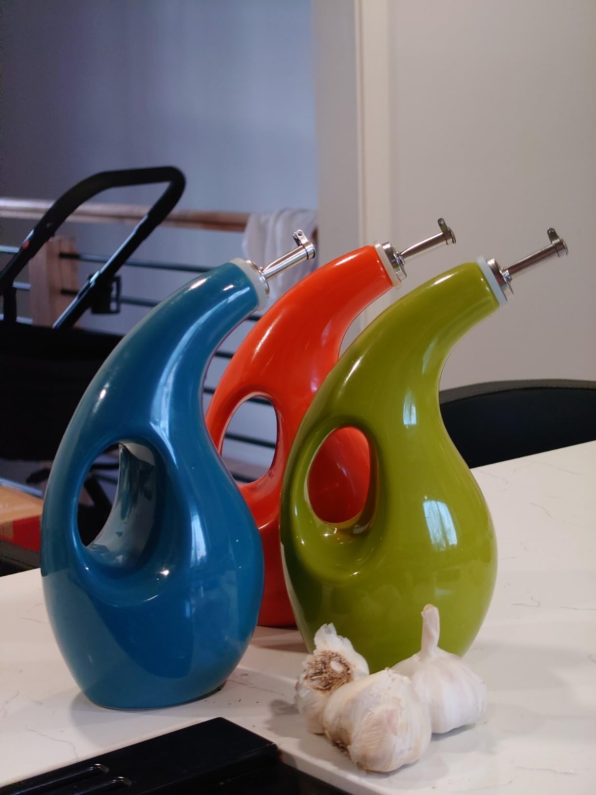 Rachael Ray 48467 Ceramic EVOO Oil and Vinegar Dispensing Bottle with Spout, 24 Ounce - Agave Blue Customer Review Rachael Ray 48467 Ceramic EVOO Oil and Vinegar Dispensing Bottle with Spout, 24 Ounce - Agave Blue - Customer Photo 1