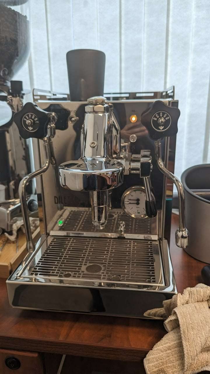 Diletta Bello Espresso Machine | Heat Exchanger | E61 | Manual Control | 3 Liter | Made In Italy | (Stainless Steel) - Customer Photo 5