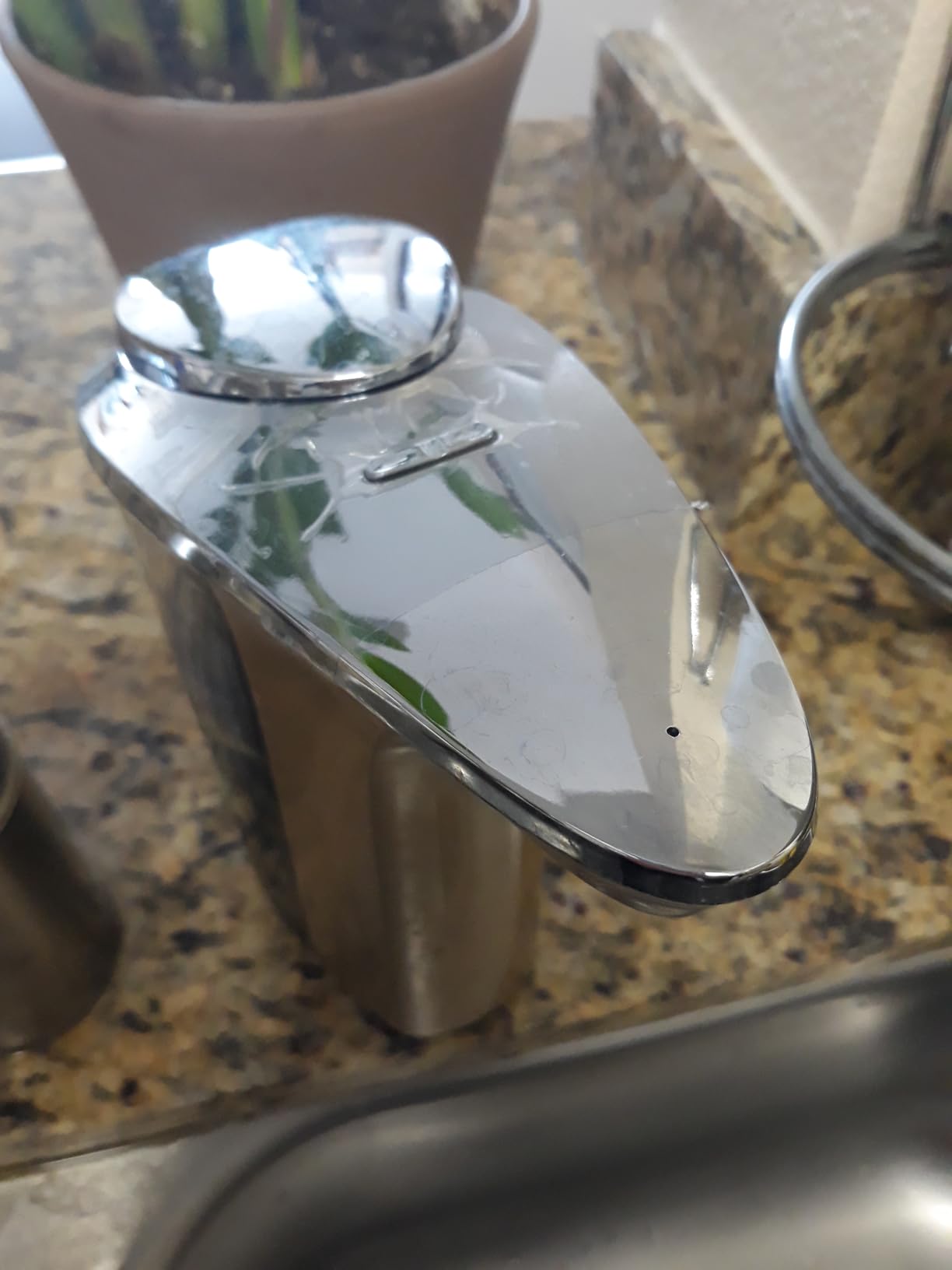 FKWin Automatic Soap Dispenser, Touchless Sensor Hand Soap Dispenser 17oz/500ml, 5 Adjustable Dispensing, Wide Opening Refillable Reservoir, Battery Powered for Bathroom & Kitchen – Silver Customer Review FKWin Automatic Soap Dispenser, Touchless Sensor Hand Soap Dispenser 17oz/500ml, 5 Adjustable Dispensing, Wide Opening Refillable Reservoir, Battery Powered for Bathroom & Kitchen – Silver - Customer Photo 1