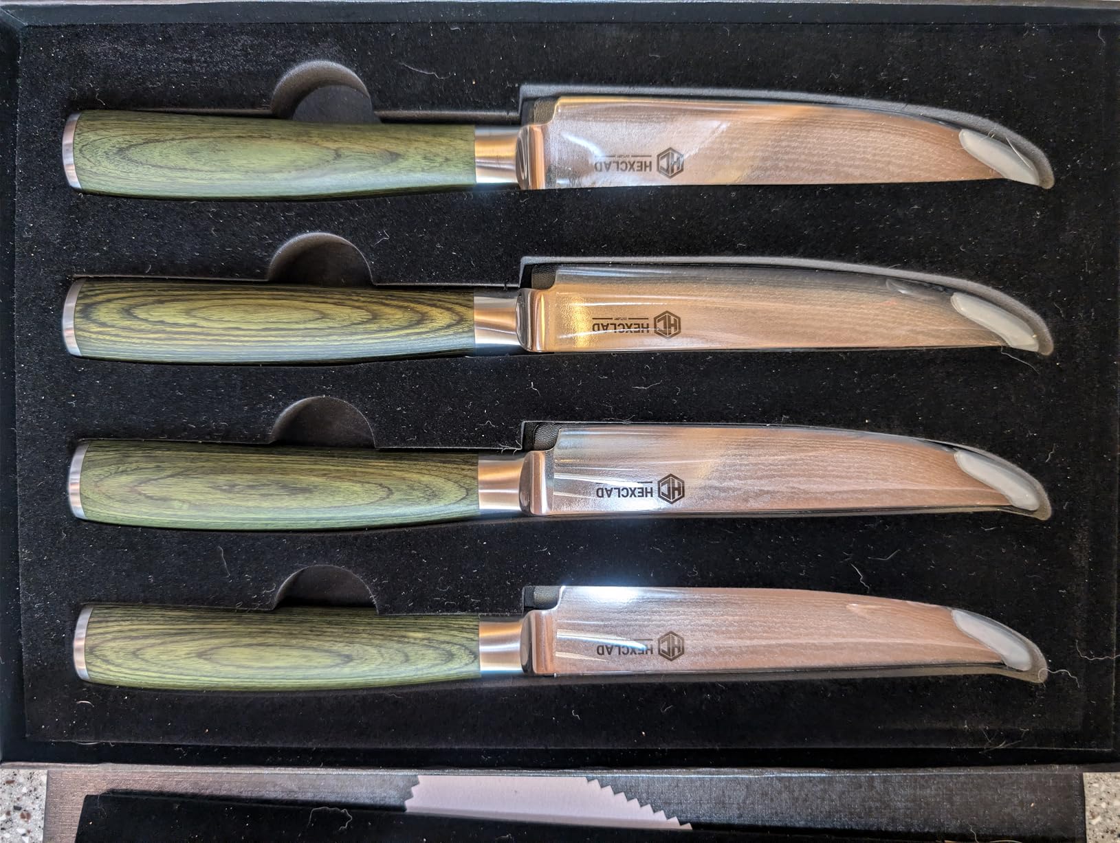 HexClad Essential Knife Set, 6-Piece, Japanese Damascus Stainless Steel Blades, Full Tang Construction, Pakkawood Handles customer photo 1