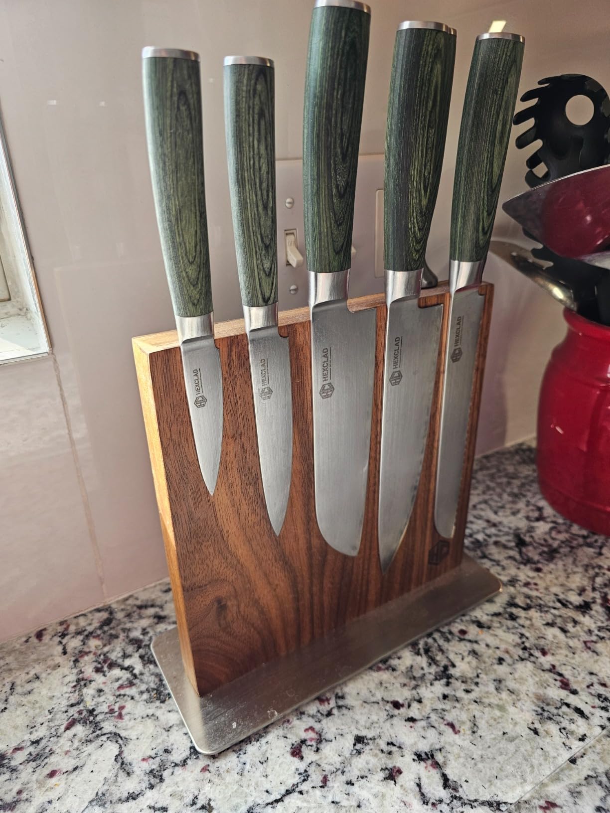 HexClad Essential Knife Set, 6-Piece, Japanese Damascus Stainless Steel Blades, Full Tang Construction, Pakkawood Handles customer photo 2