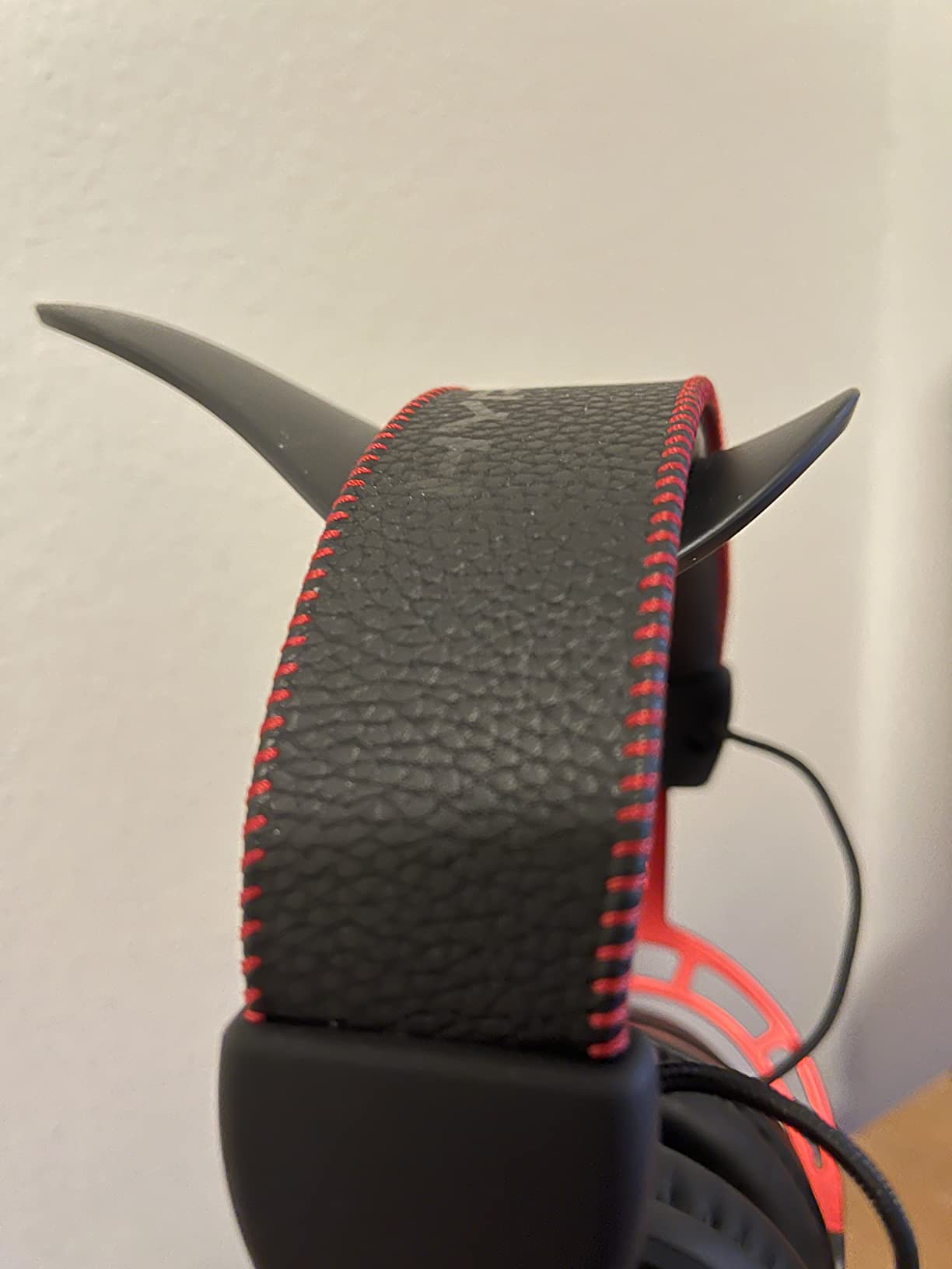 HyperX Cloud Alpha Wireless - Gaming Headset for PC, 300-hour battery life, DTS Headphone:X Spatial Audio, Memory foam, Dual Chamber Drivers, Noise-canceling mic, Durable aluminum frame,Red customer photo 1