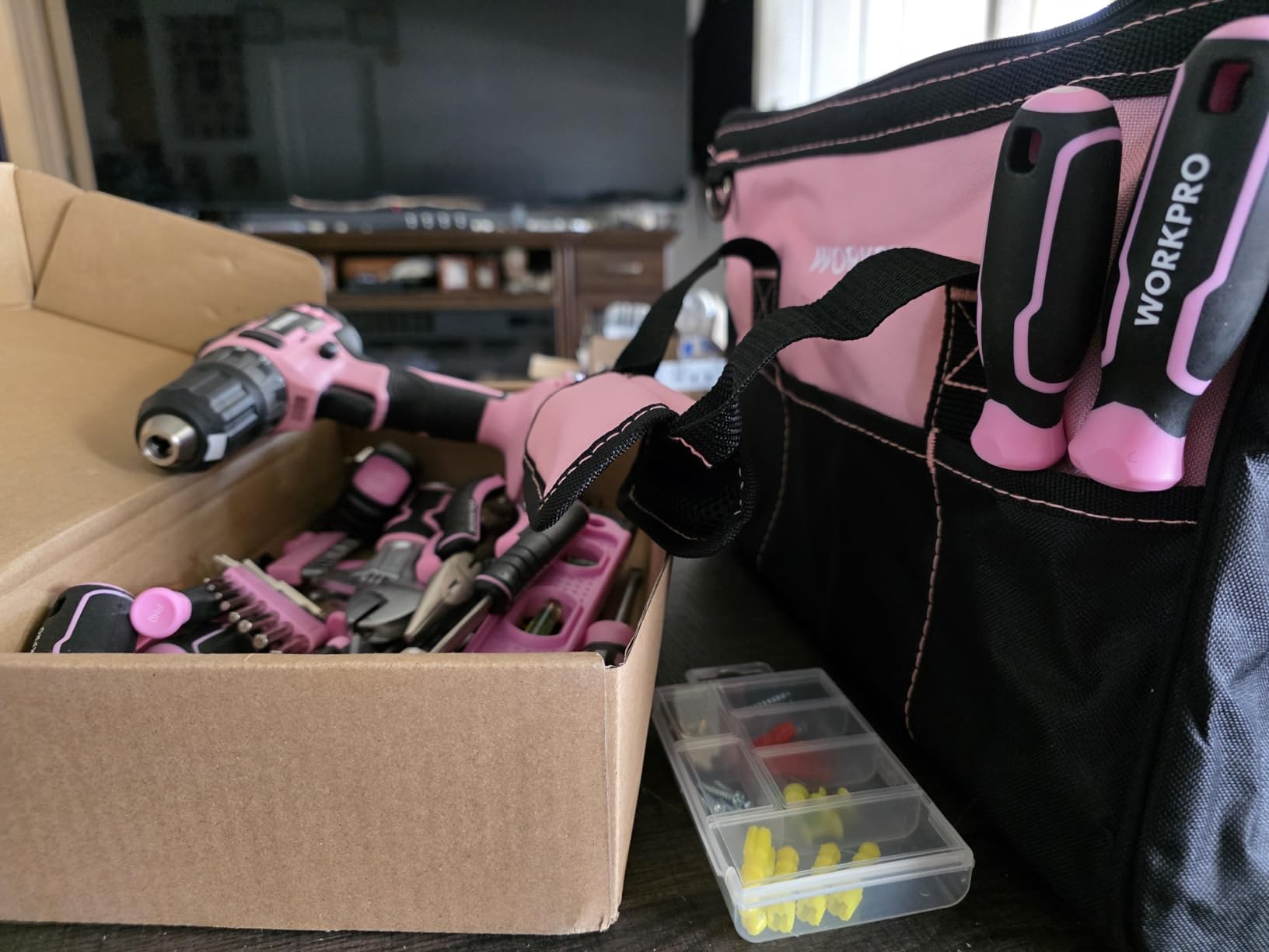 WORKPRO Home Tool Set with 20V Cordless Lithium-Ion Drill Driver, Household Repairing Tool Kit with Drill, 157PCS Power Drill Sets, 14-Inch Wide Mouth Storage Tool Bag, Green customer photo 1