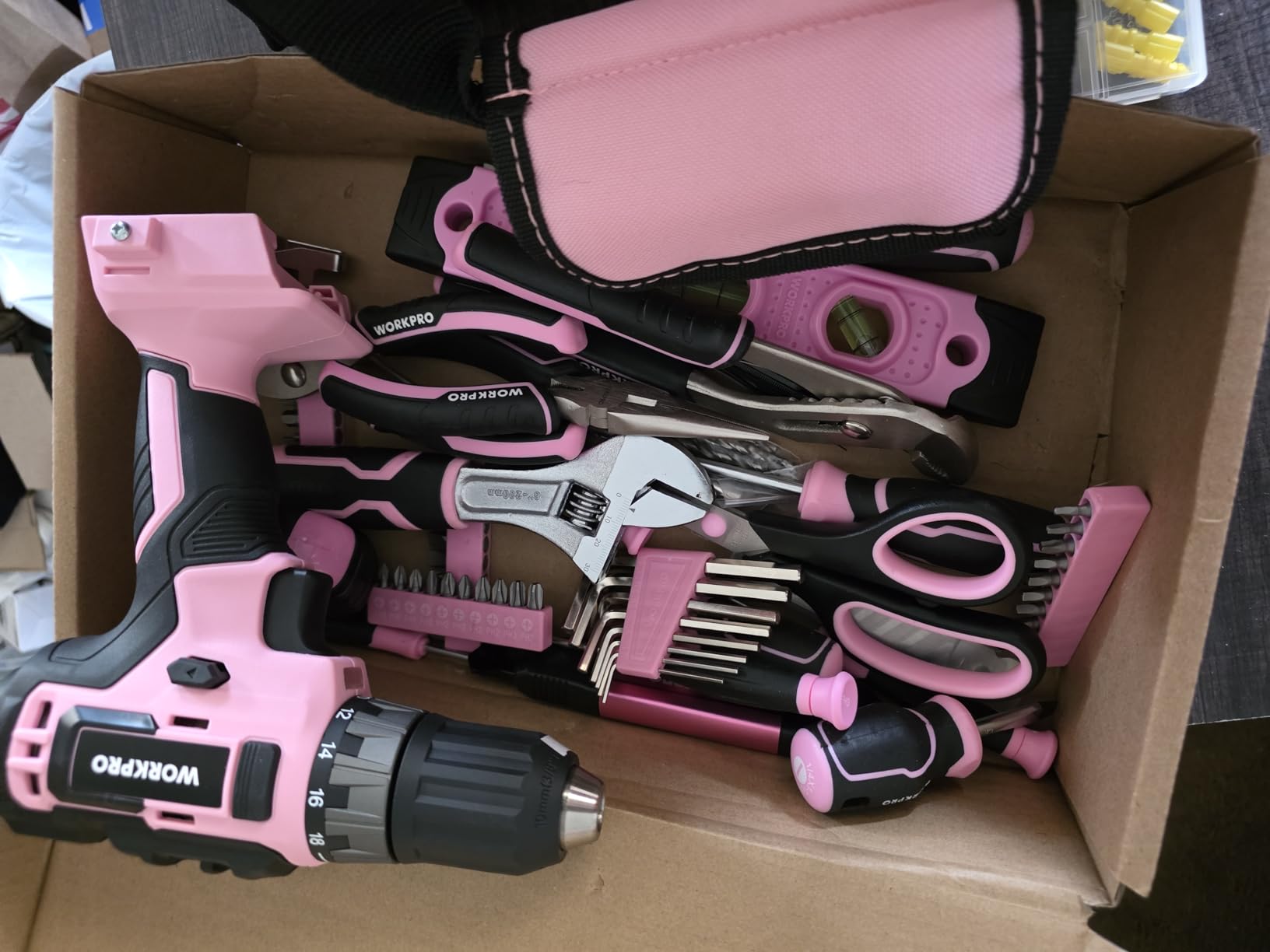 WORKPRO Home Tool Set with 20V Cordless Lithium-Ion Drill Driver, Household Repairing Tool Kit with Drill, 157PCS Power Drill Sets, 14-Inch Wide Mouth Storage Tool Bag, Green customer photo 2