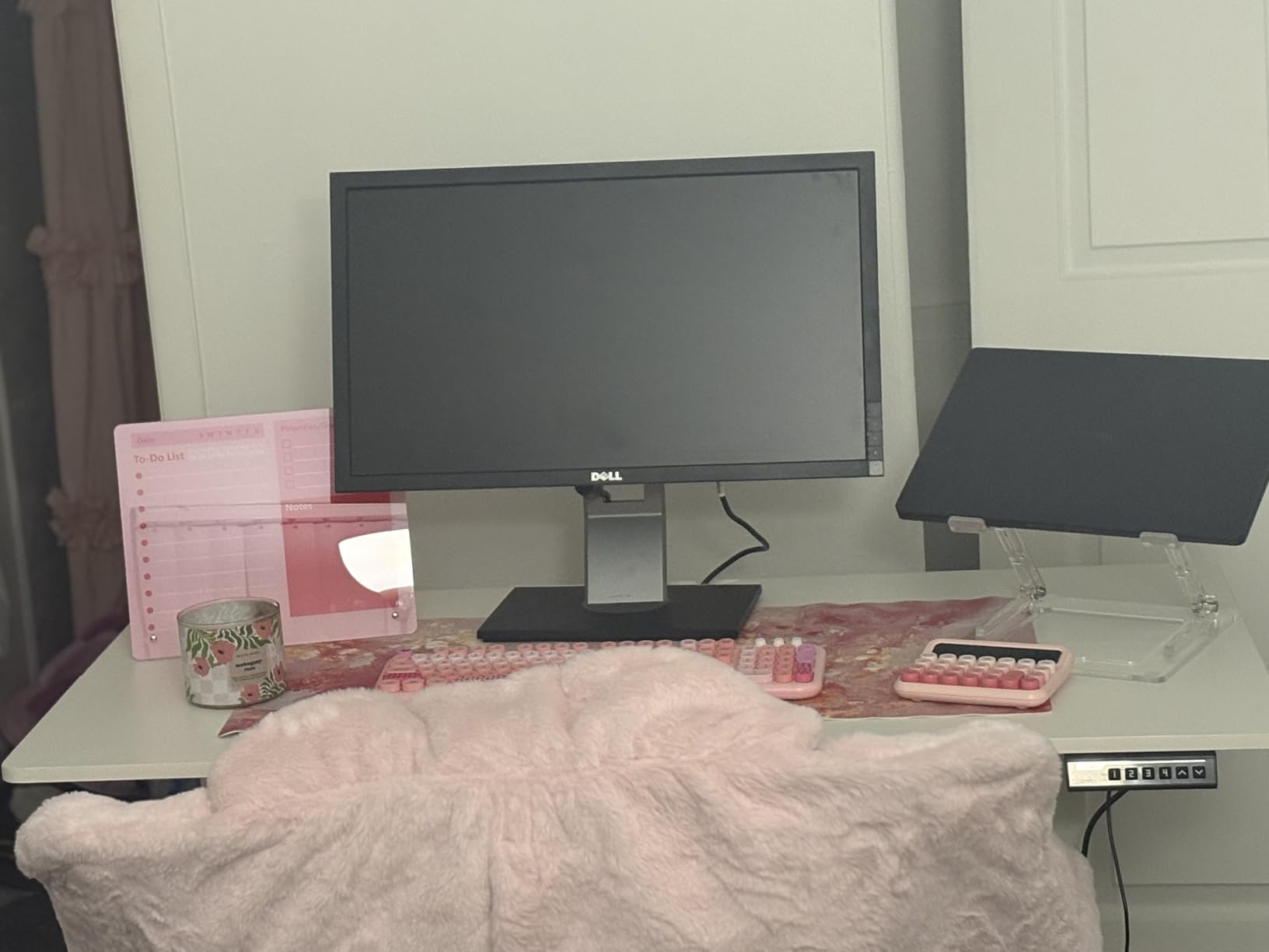 ErGear Height Adjustable Electric Standing Desk, 47.2 x 23.6 Inches Sit Stand up Desk, Memory Computer Home Office Desk (Black) customer photo 2