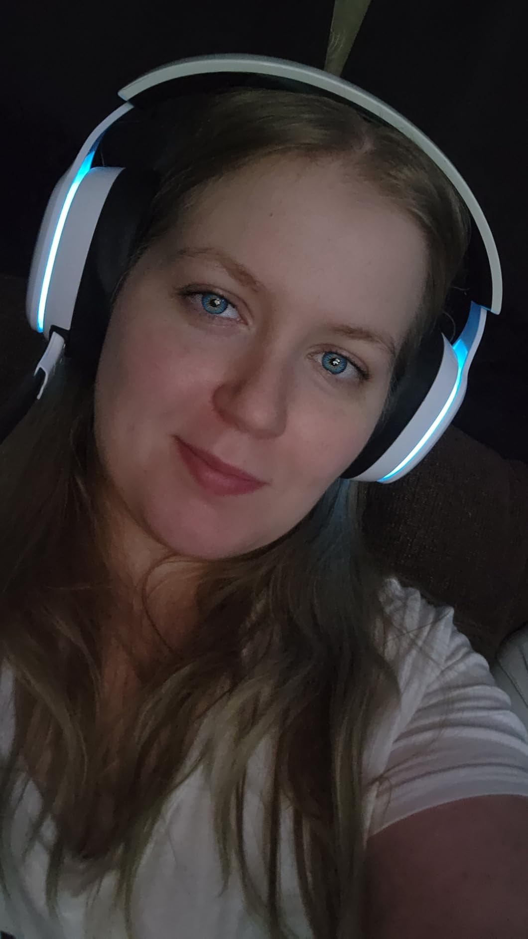 Gtheos 2.4GHz Wireless Gaming Headset for PS5, PS4 Fortnite & Call of Duty/FPS Gamers, PC, Nintendo Switch, Bluetooth 5.3 Gaming Headphones with Noise Canceling Mic, Stereo Sound, 40+Hr Battery -White customer photo 1