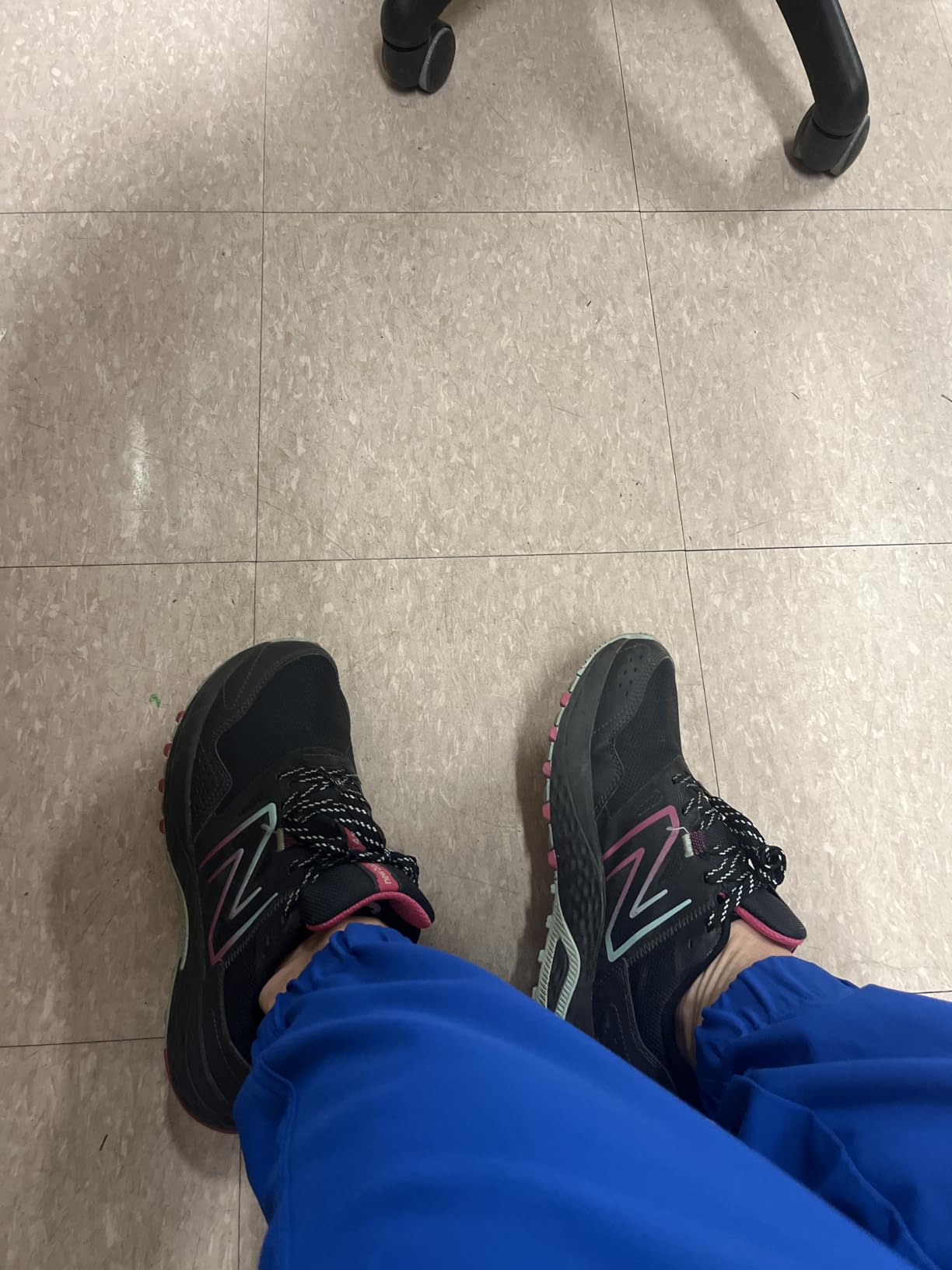 Women's 410v8 Trail Running Shoes customer photo 1