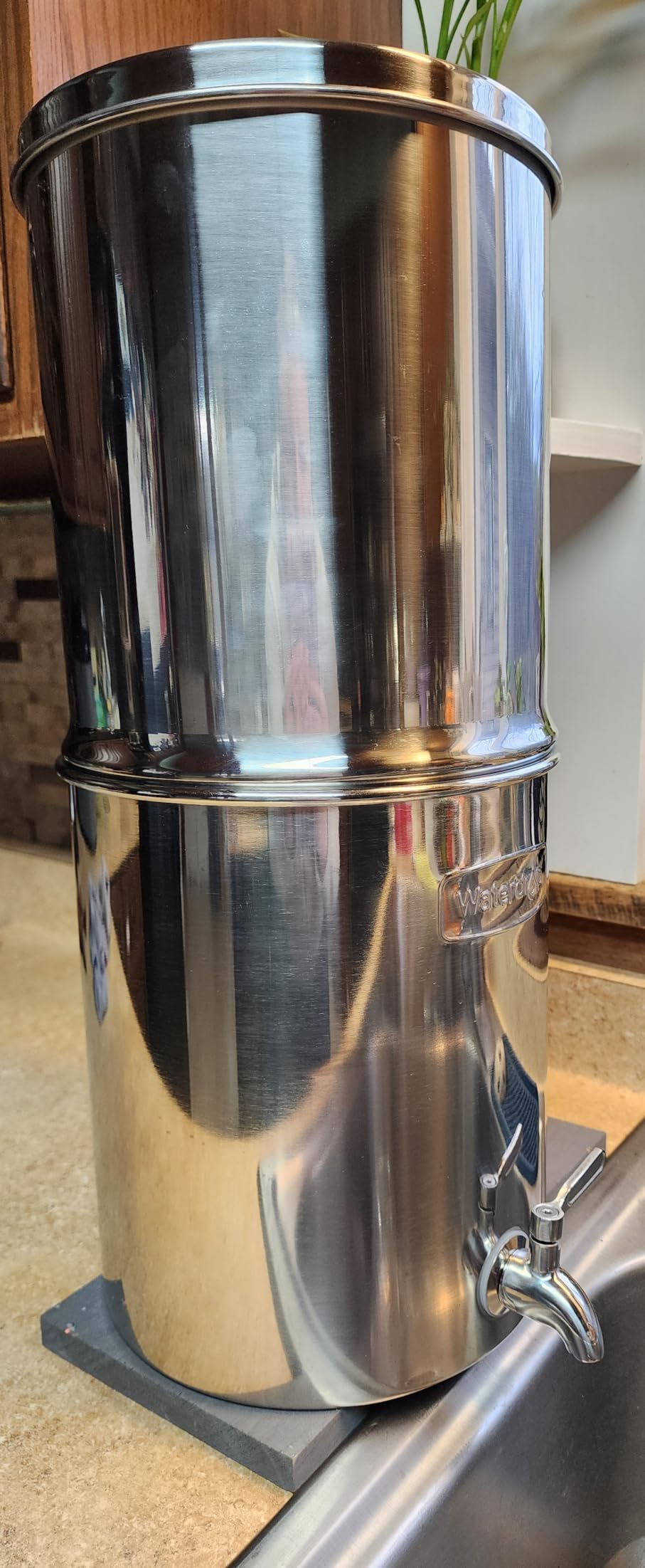 Waterdrop Gravity-fed Water Filter System, Reduces Lead and up to 99% of Chlorine, NSF/ANSI 42&372 Standard, with 2 Black Carbon Filters and Metal Spigot, King Tank Series, WD-TK-A Customer Review Waterdrop Gravity-fed Water Filter System, Reduces Lead and up to 99% of Chlorine, NSF/ANSI 42&372 Standard, with 2 Black Carbon Filters and Metal Spigot, King Tank Series, WD-TK-A - Customer Photo 5