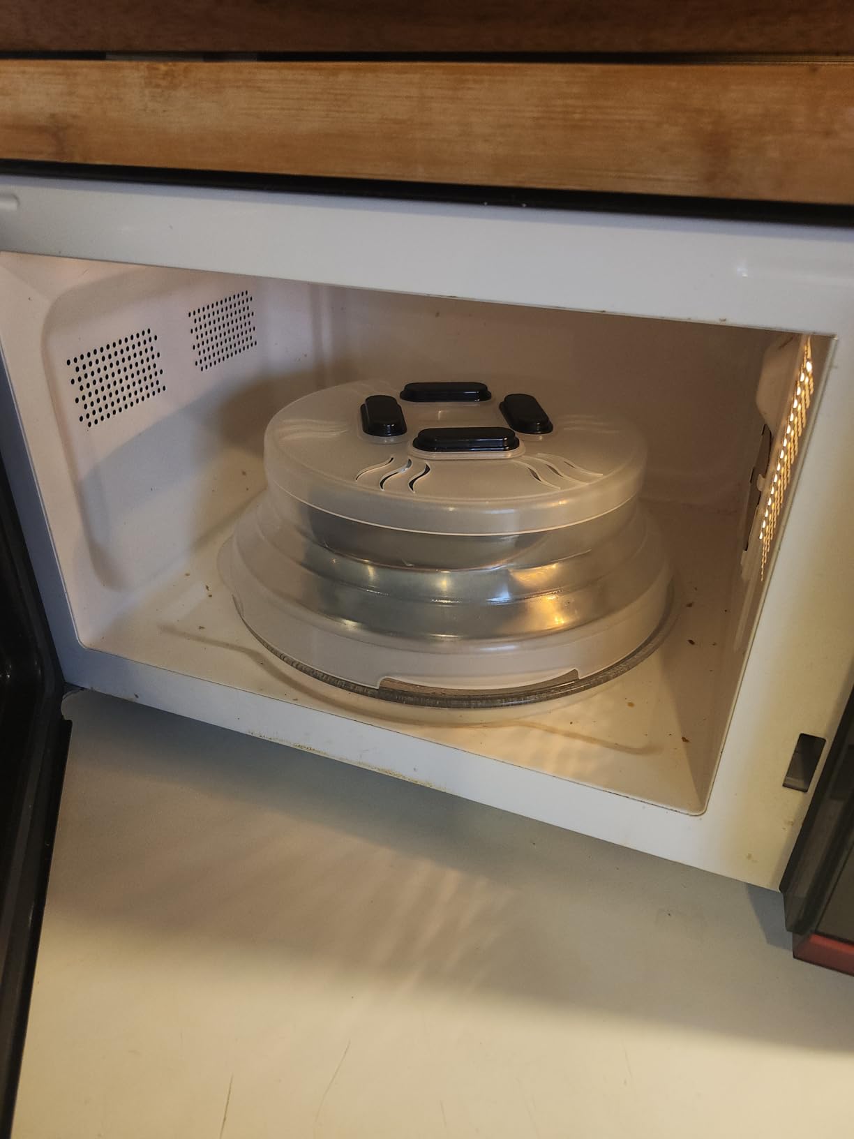 HOVER COVER Magnetic Splatter Cover, 10-Inch Clear BPA-Free Food Lid, Vented Plate Guard with Steam Vents, Anti-Splash Microwave Lid, Dishwasher Safe, Space-Saving Magnetic Storage - Black - Customer Photo 1