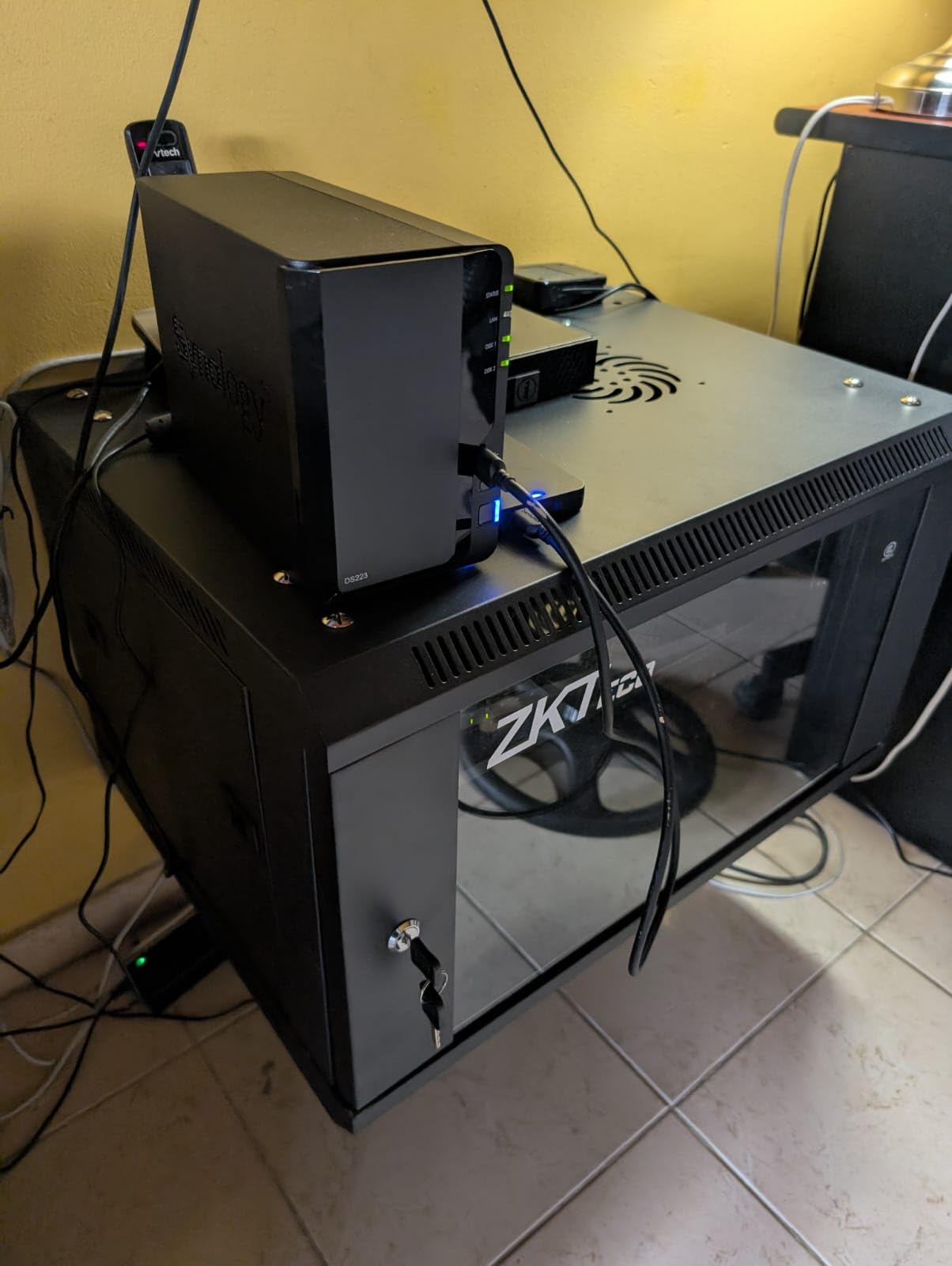 Synology 2-Bay NAS DS223 (Diskless) customer photo 2
