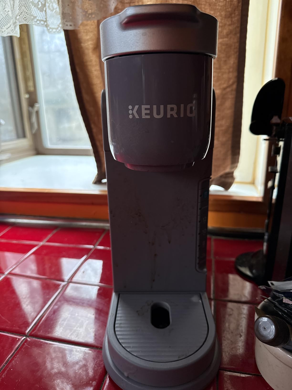 Keurig K-Iced Coffee Maker, Single Serve K-Cup Pod Iced Coffee Maker, With Hot and Cold Coffee Capabilities, Brews Any K-Cup Pod, Gray - Customer Photo 1