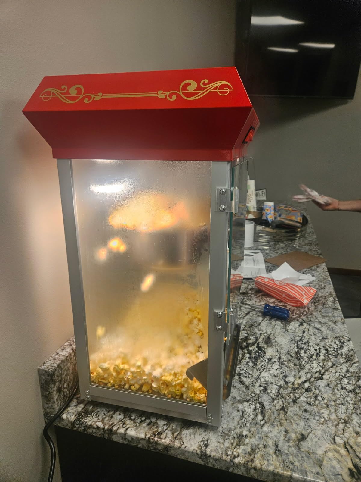 VEVOR Commercial Popcorn Machine, 8 Oz Kettle, 850 W Countertop Popcorn Maker for 48 Cups per Batch, Theater Style Popper with 3-Switch Control Steel Frame Tempered Glass Doors 2 Scoops 2 Spoons, Red - Customer Photo 1