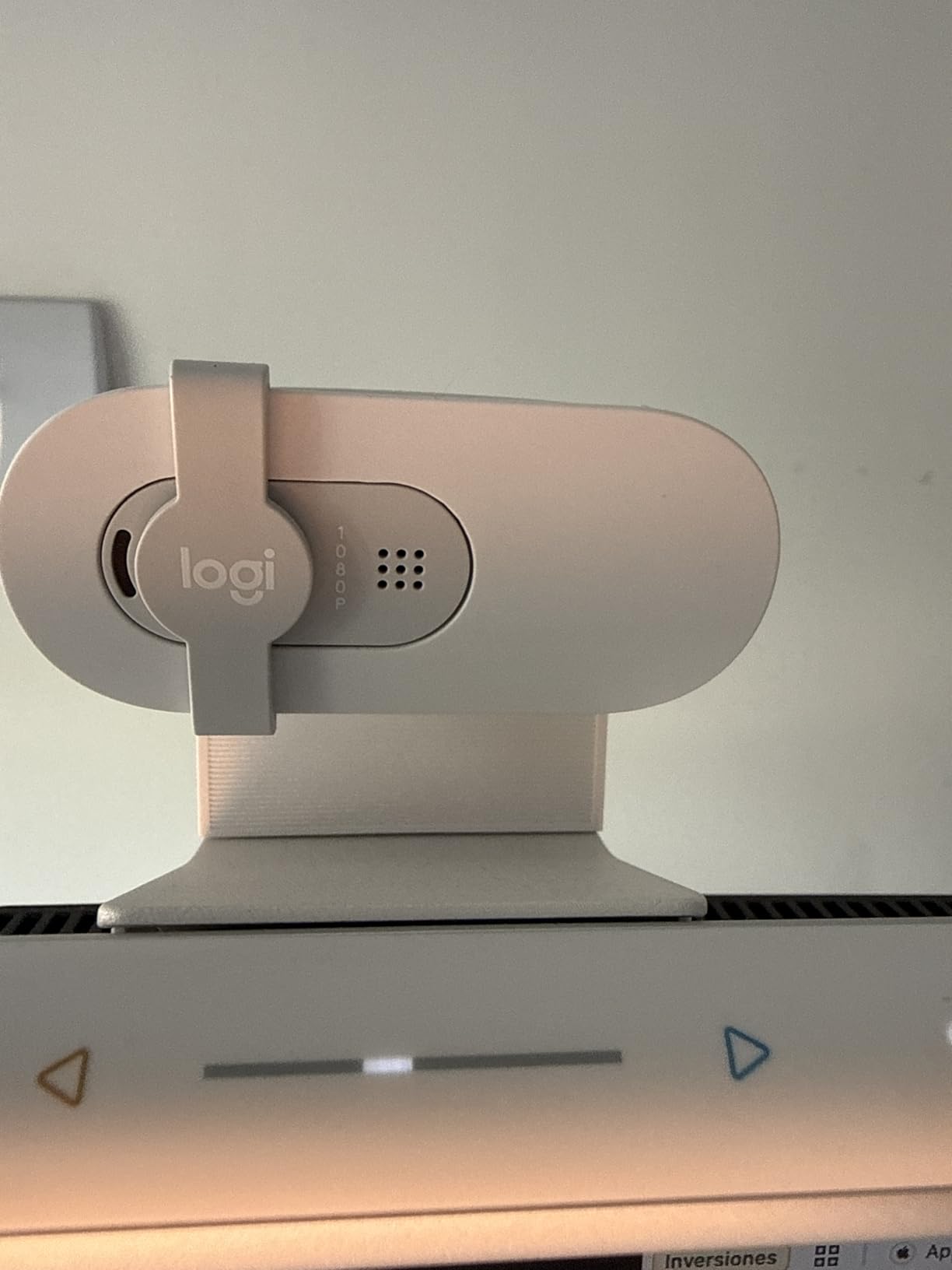 Logitech Brio 101 Full HD 1080p Webcam for Meetings, Streaming, Desktop, Laptop, PC - Built-in Mic, Shutter, Works with Zoom, Microsoft Teams, Nintendo Switch 2's New GameChat Mode, USB-A,-Black customer photo 2