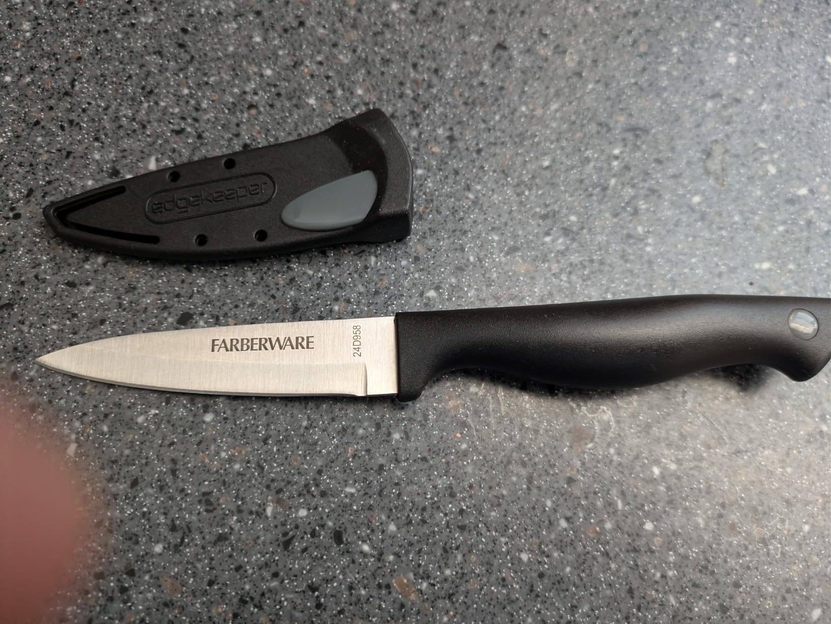 Farberware Edgekeeper 3.5-Inch Paring Knife with Self-Sharpening Blade Cover, High Carbon-Stainless Steel Kitchen Knife with Ergonomic Handle, Razor-Sharp Knife, Black Customer Review Farberware Edgekeeper 3.5-Inch Paring Knife with Self-Sharpening Blade Cover, High Carbon-Stainless Steel Kitchen Knife with Ergonomic Handle, Razor-Sharp Knife, Black - Customer Photo 5