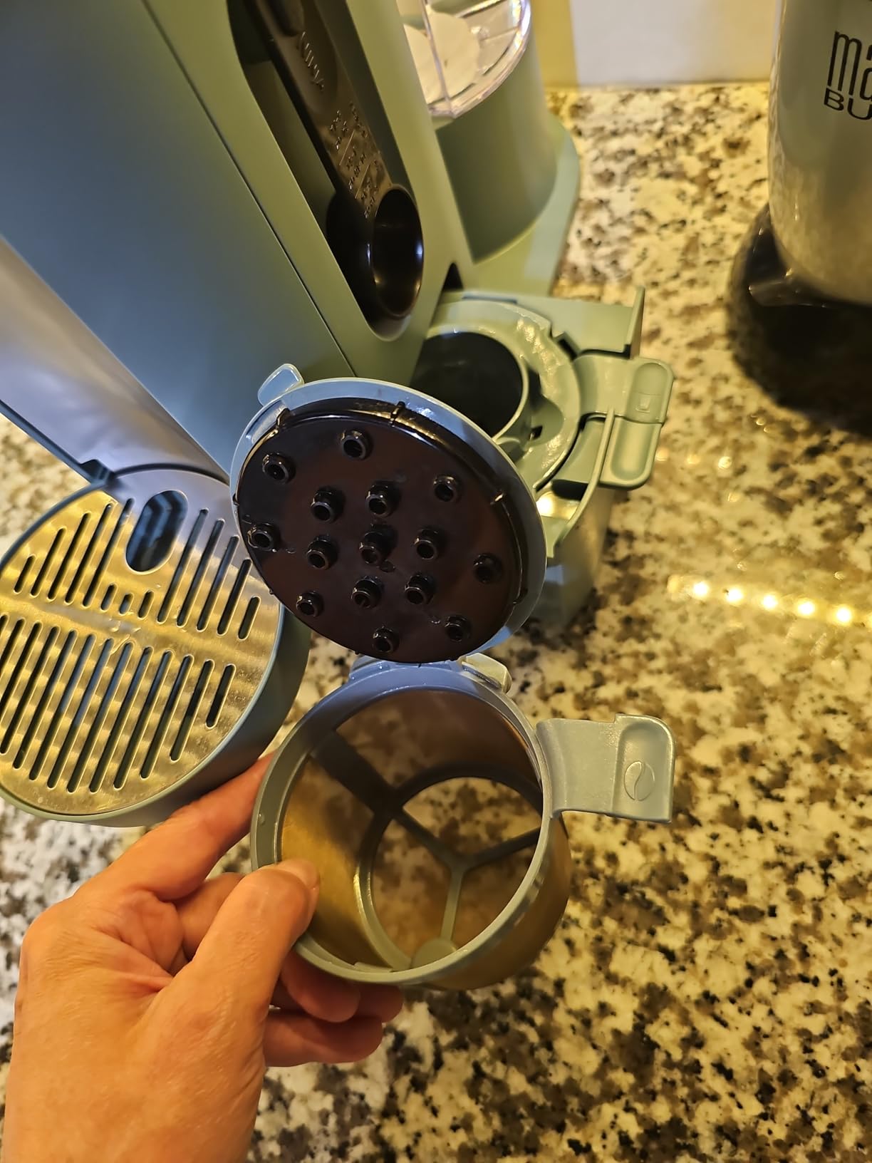 Ninja Coffee Maker Single Serve, Brew with Coffee Pods & Grounds, Compatible with K-Cup Coffee Pods, 4 Brew Styles, up to 24oz Cup Sizes & 56oz Removable Reservoir, Black - Customer Photo 2