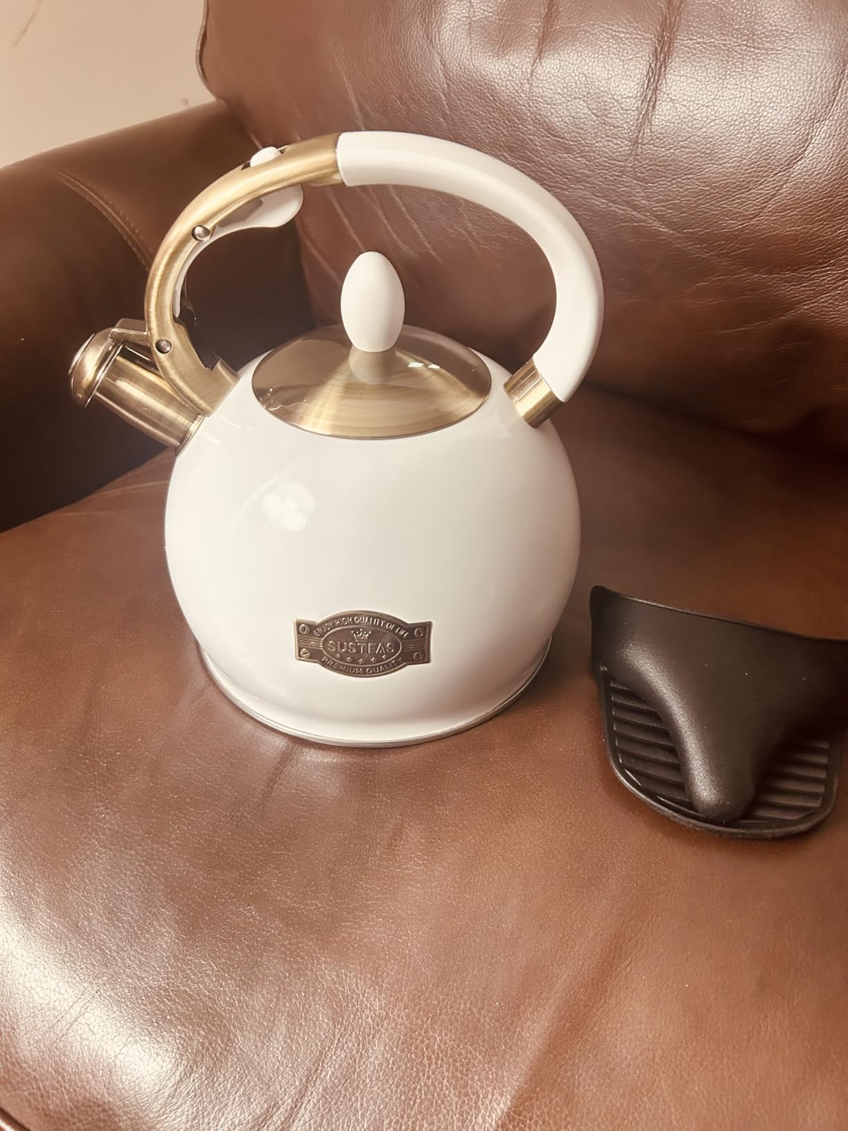 SUSTEAS Stove Top Whistling Tea Kettle - Food Grade Stainless Steel Teakettle Teapot with Cool Touch Ergonomic Handle, With 1 Silicone Pinch Mitt Included, 2.64 Quart (Green) - Customer Photo 1