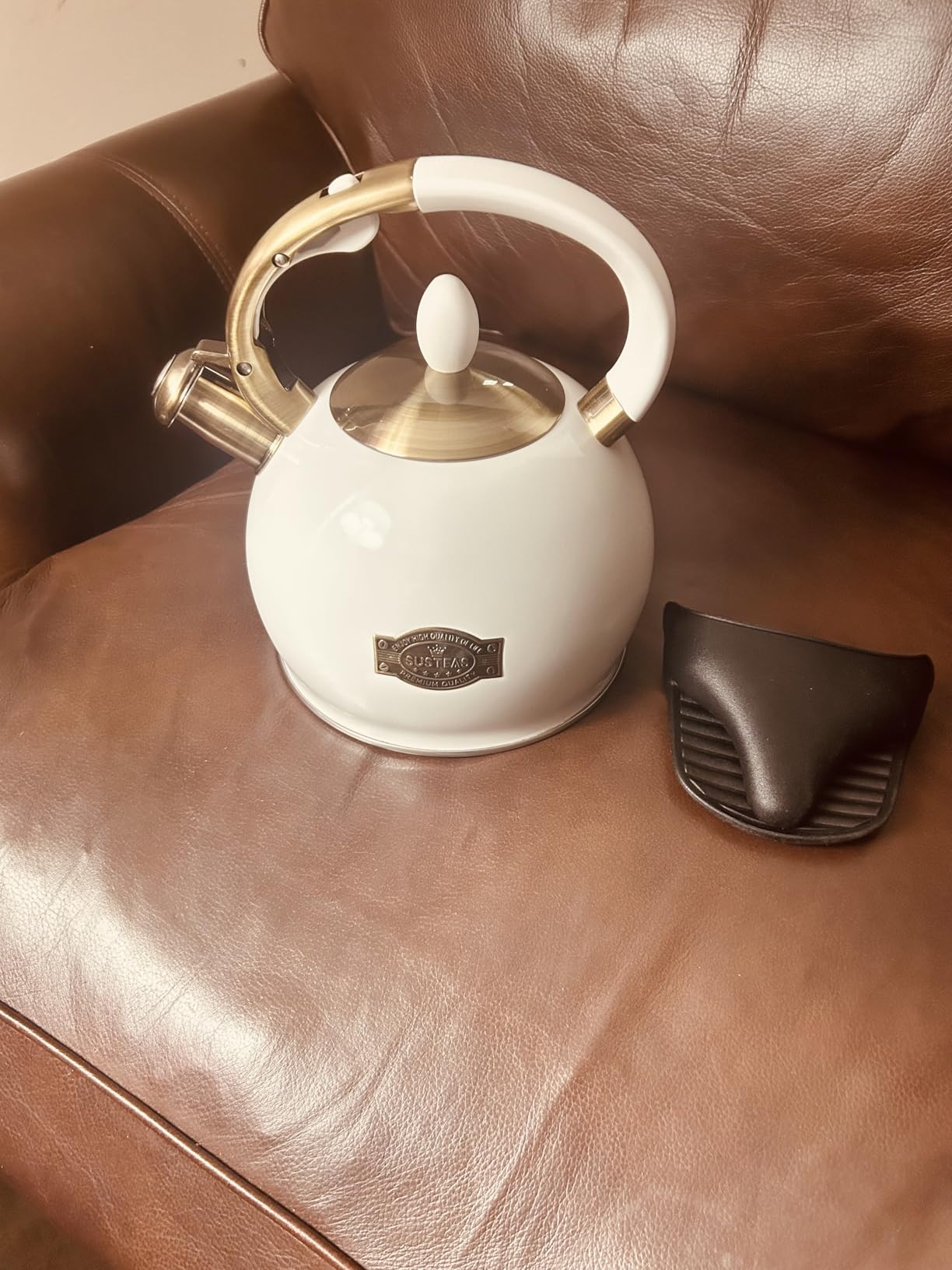 SUSTEAS Stove Top Whistling Tea Kettle - Food Grade Stainless Steel Teakettle Teapot with Cool Touch Ergonomic Handle, With 1 Silicone Pinch Mitt Included, 2.64 Quart (Green) - Customer Photo 2
