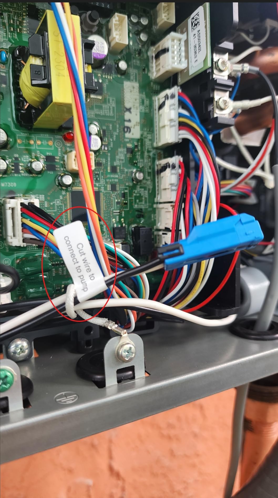 Rheem RTG-70XLN-3 High Efficiency Non-Condensing Outdoor Tankless Natural Gas Water Heater, 7.0 GPM, Gray - Customer Photo 1