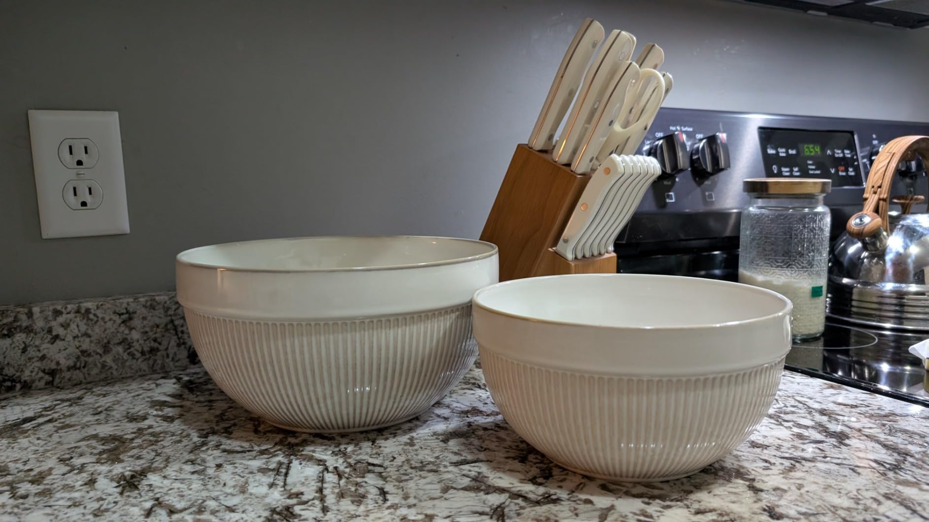 Ceramic Large Mixing Bowls for Kitchen, Set of 2 Big Serving Bowls for Cooking, Popcorn, Salad, Soup, Baking, Dough Bread Making Bowl, 10 inch + 8 inch, White - Customer Photo 2