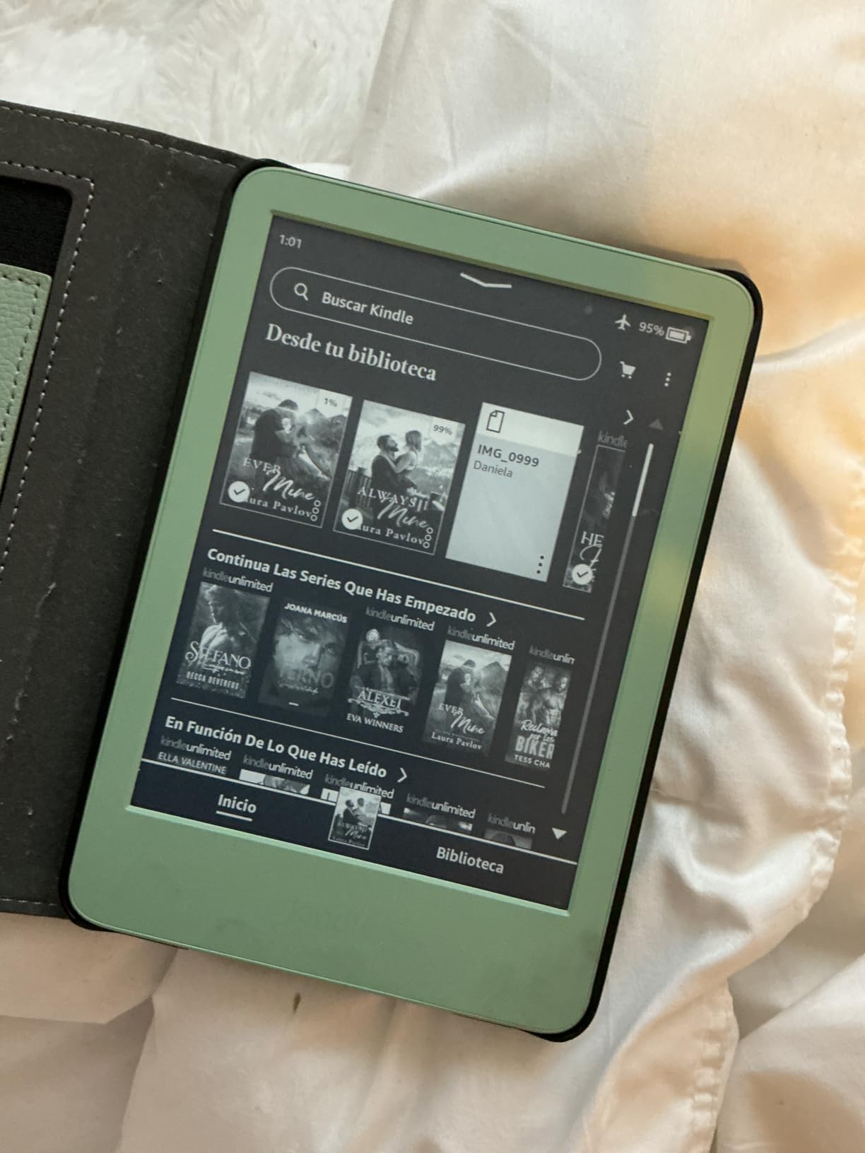 Amazon Kindle 16 GB (newest model) - Lightest and most compact Kindle, now with faster page turns, and higher contrast ratio, for an enhanced reading experience customer photo 1