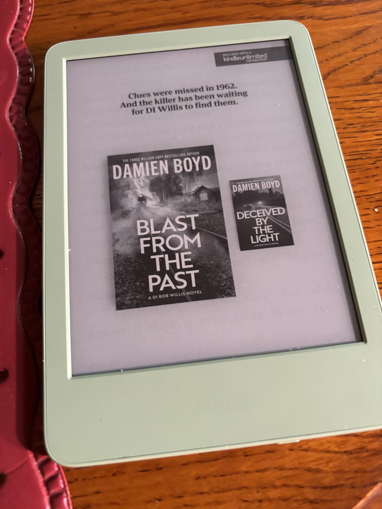 Amazon Kindle 16 GB (newest model) - Lightest and most compact Kindle, now with faster page turns, and higher contrast ratio, for an enhanced reading experience customer photo 2