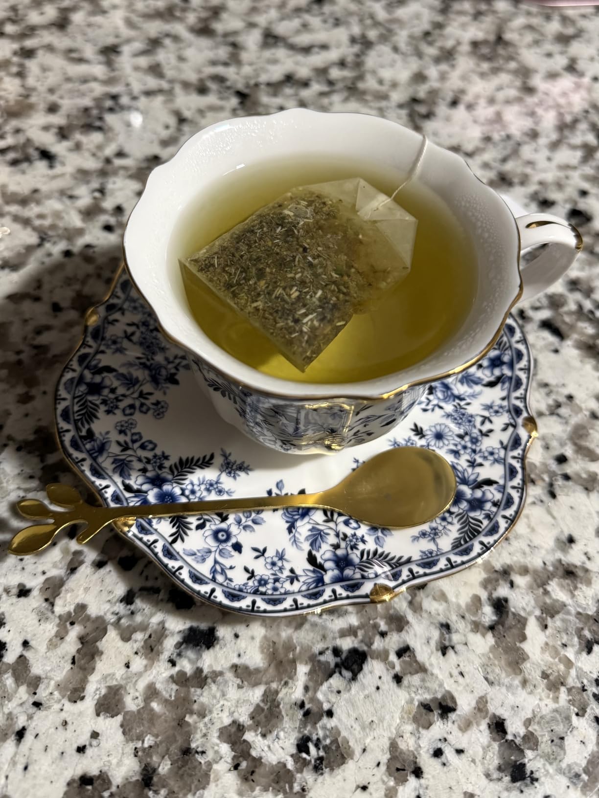 TATSUMI Country Roses Bone China Tea Cup and Saucer Set, 3 Pieces, Vintage Style, For Women and Tea Parties(QH,1 Set) Customer Review TATSUMI Country Roses Bone China Tea Cup and Saucer Set, 3 Pieces, Vintage Style, For Women and Tea Parties(QH,1 Set) - Customer Photo 1