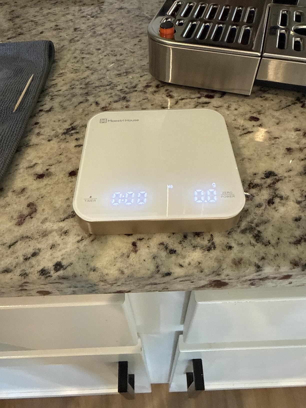 Maestri House Mini Coffee Scale with Timer, USB-C Rechargeable Espresso Scale, 2kg/0.1g Accurate Scale for Espresso and Pour-Over Coffee, Portable Digital Kitchen Scale with Auto Timer (Black&Silver) - Customer Photo 2