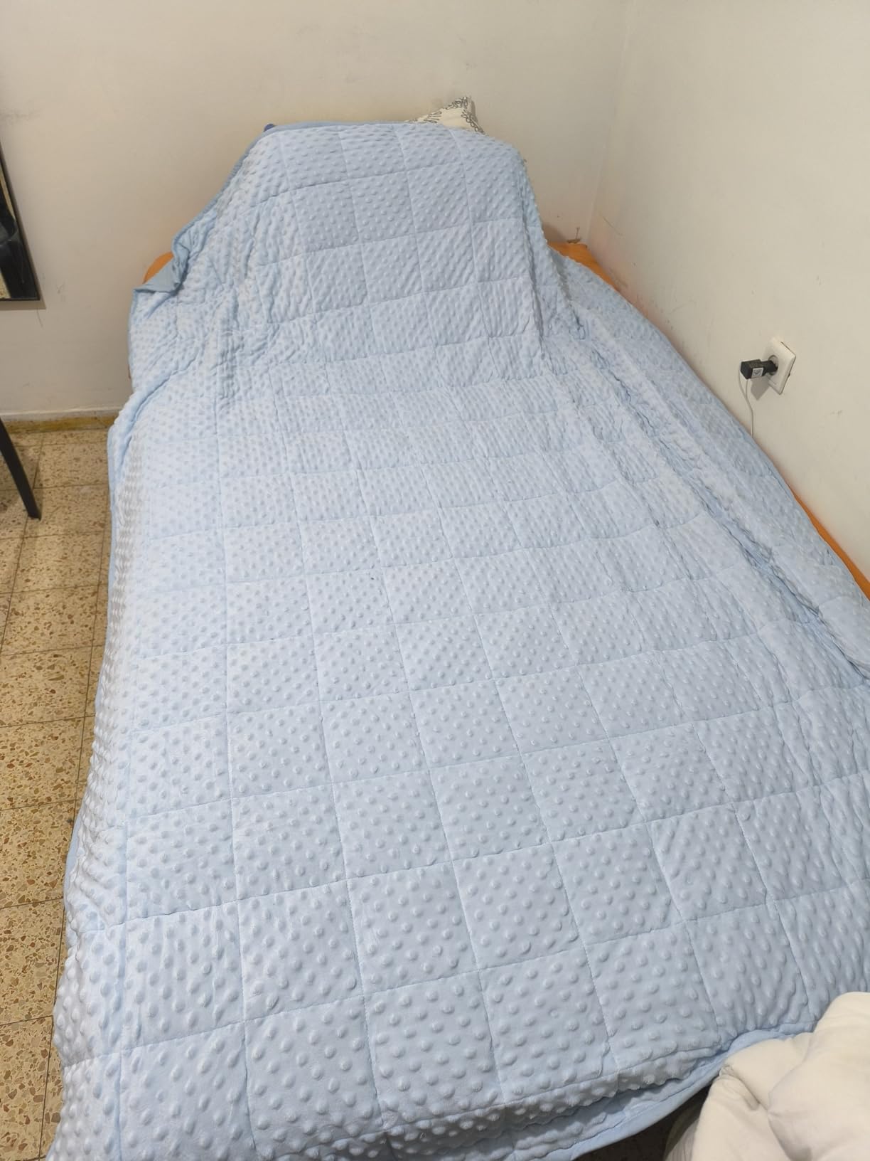 Mr. Sandman Weighted Blanket for Adults Queen Size 15 lbs, Soft Cooling Heavy Minky Blanket for Sleep, Washable Throw Blanket with Glass Beads, 60 x 80 Inches, Grey customer photo 1