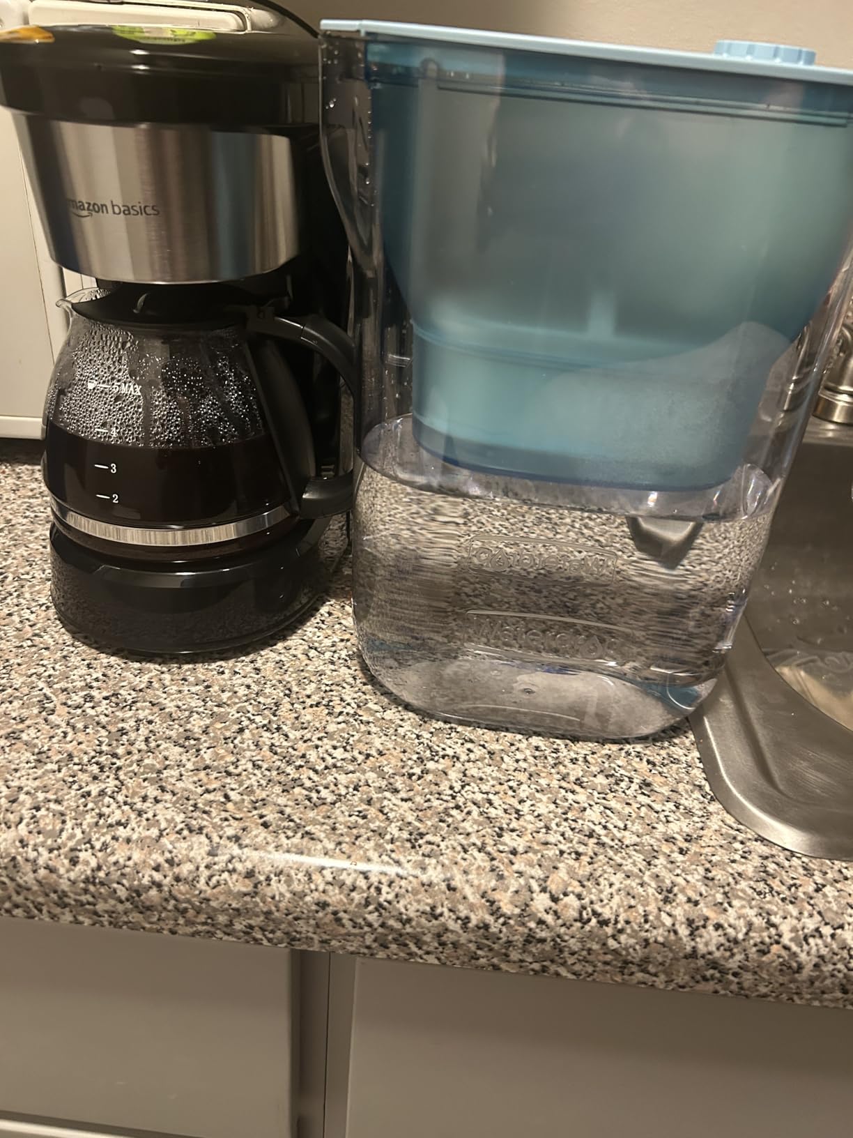 Waterdrop Water Filter Pitcher, 200-Gallon Long-Life, Countertop NSF Certified Water Purifier, Replaces 6,400 Plastic Water Bottles a Year, Reduces Chlorine, PFOA/PFOS, 7-Cup, Blue customer photo 1