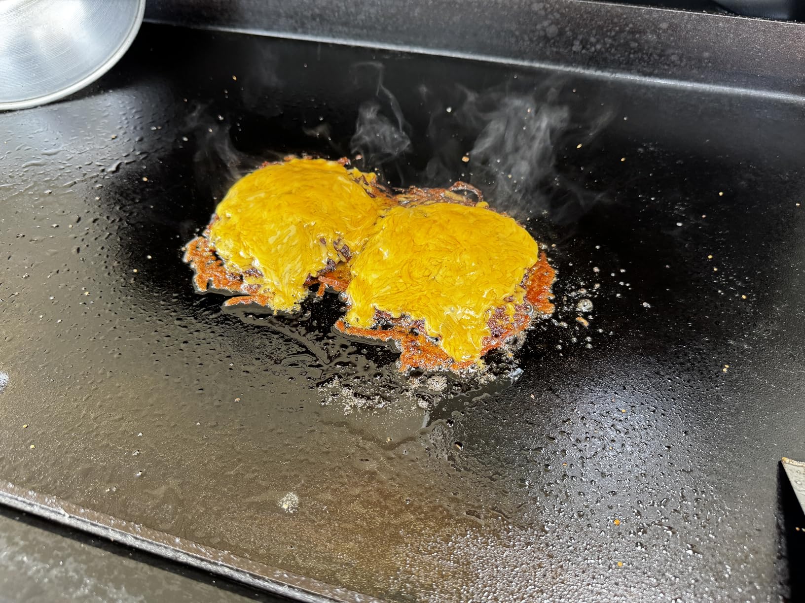 Traeger Grills Flatrock, 33 Inch Flat Top Griddle, Outdoor Gas Grill with 3-Zone TruZone Cooking, Even Heat, Fuel Sensor, and EZ-Clean Grease Management, Premium Propane Griddle for Outdoor Cooking - Customer Photo 3