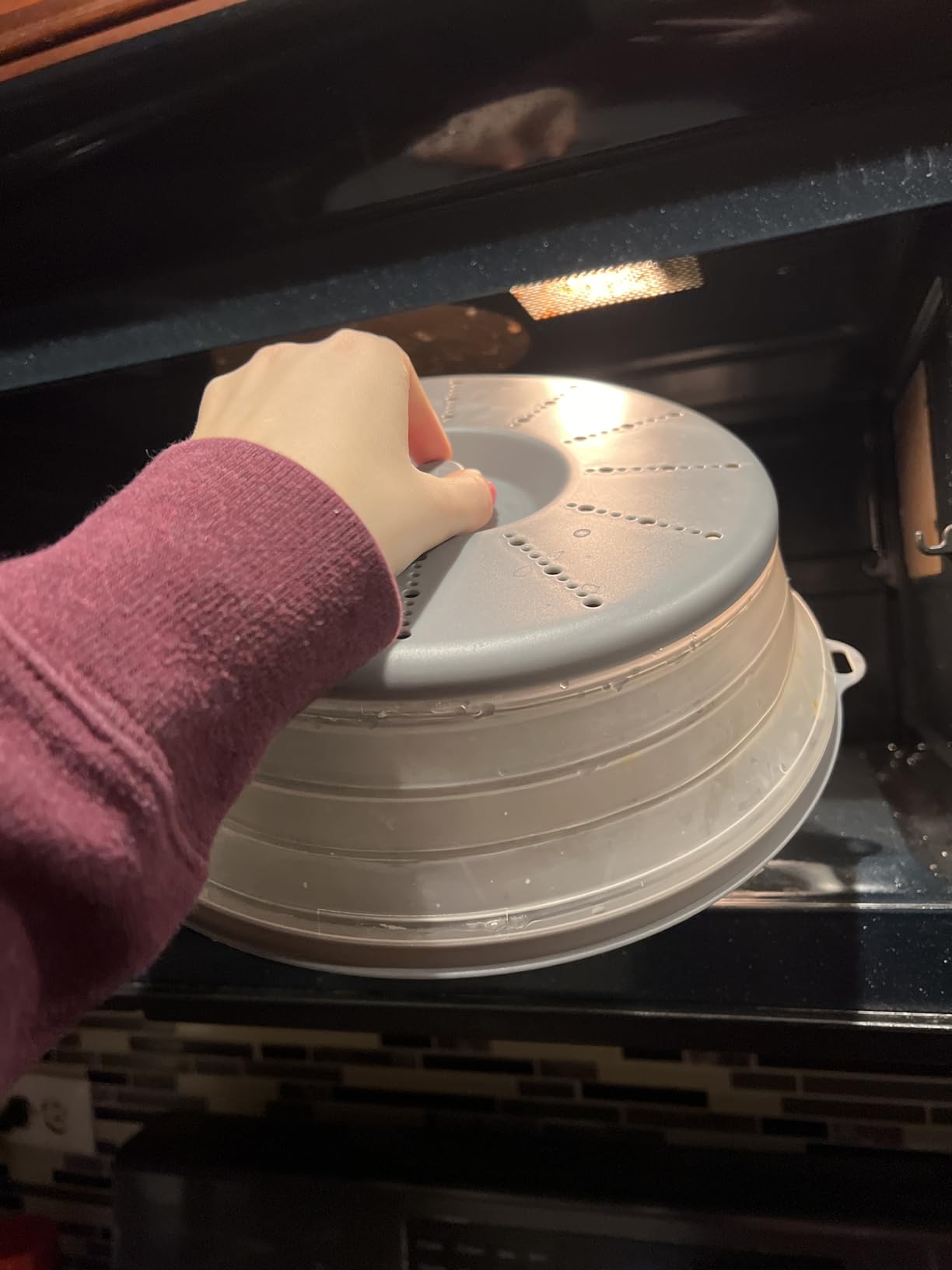 WVM Microwave Splatter Cover Vented for Food with Hook Hole, Splatter Guard & Colander Kitchen Gadget for Food, Meal Prep, Grey - Customer Photo 1