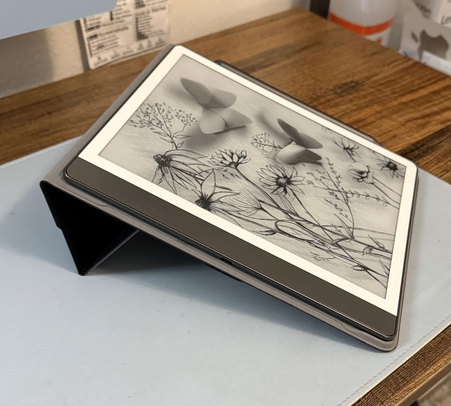 Amazon Kindle Scribe (64GB) - Your notes, documents and books, all in one place. With built-in AI notebook summarization. Includes Premium Pen customer photo 1