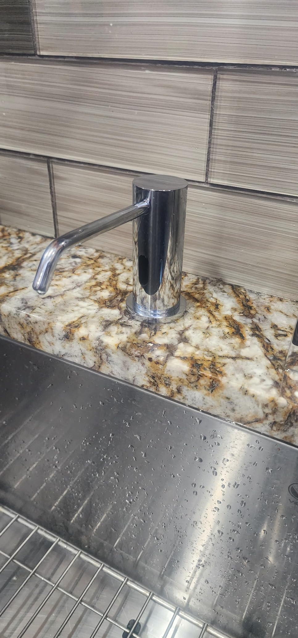 Automatic Liquid Soap Dispenser Touchless for Bathroom and Kitchen with 33.81oz/1000ml Upgraded Infrared Sensors Built in Sink Soap Dispenser for Smart Home Customer Review Automatic Liquid Soap Dispenser Touchless for Bathroom and Kitchen with 33.81oz/1000ml Upgraded Infrared Sensors Built in Sink Soap Dispenser for Smart Home - Customer Photo 2