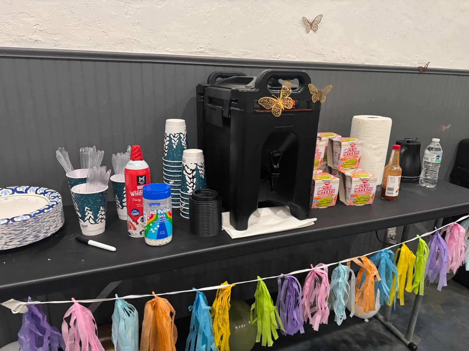 VEVOR Insulated Beverage Dispenser, 5 Gallon, Food-grade LDPE Hot and Cold Beverage Server, Thermal Drink Dispenser Cooler with 0.9 in PU Layer Two-Stage Faucet Handle, for Restaurant Drink Shop - Customer Photo 1