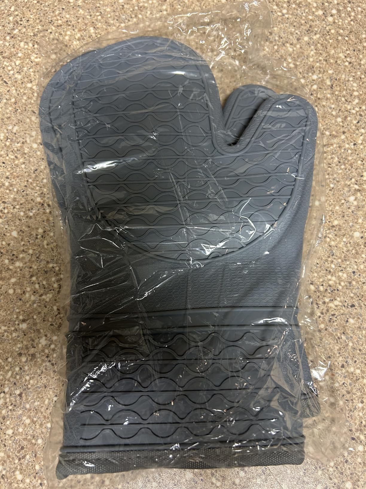 Silicone Oven Mitts, Heat Resistant 2PCS Oven Mitts with Soft Cotton Lining, Waterproof Non-Slip Grip Oven Glove, Kitchen Potholder Mits for BBQ, Baking, Cooking, 12.5 Inch - Grey - Customer Photo 2