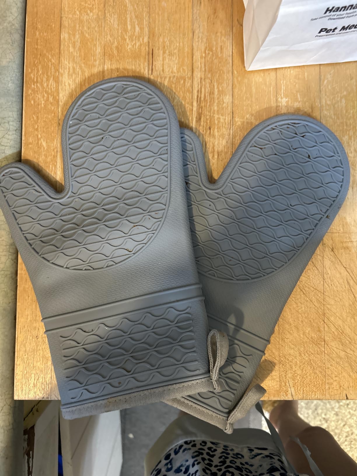 Silicone Oven Mitts, Heat Resistant 2PCS Oven Mitts with Soft Cotton Lining, Waterproof Non-Slip Grip Oven Glove, Kitchen Potholder Mits for BBQ, Baking, Cooking, 12.5 Inch - Grey - Customer Photo 5