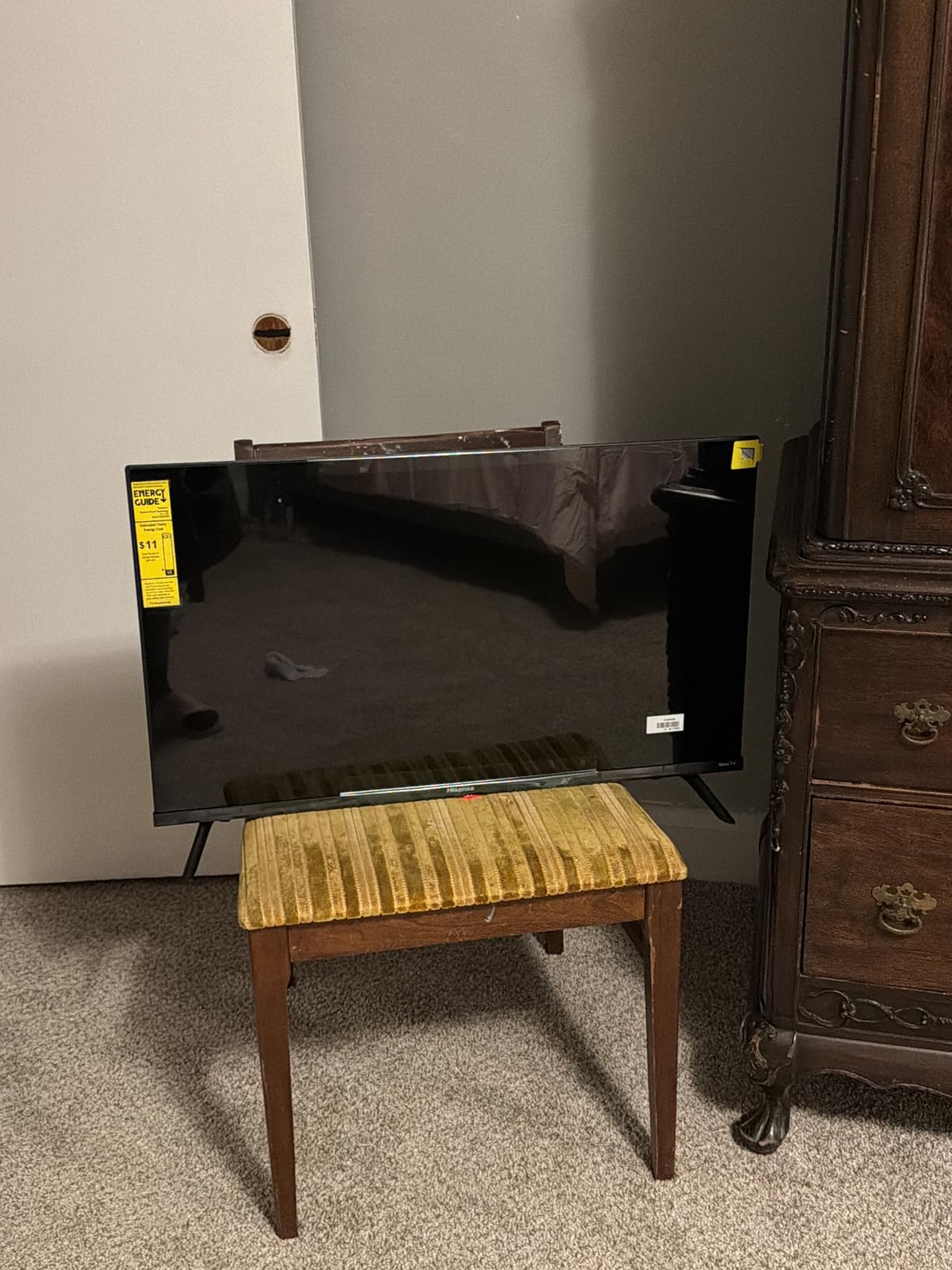 Hisense 32-Inch Class A4 Series HD 720p Smart Roku TV with Alexa Compatibility (32A4HNR) - Dolby Audio, Slim Bezel Design, Google Assistant customer photo 1