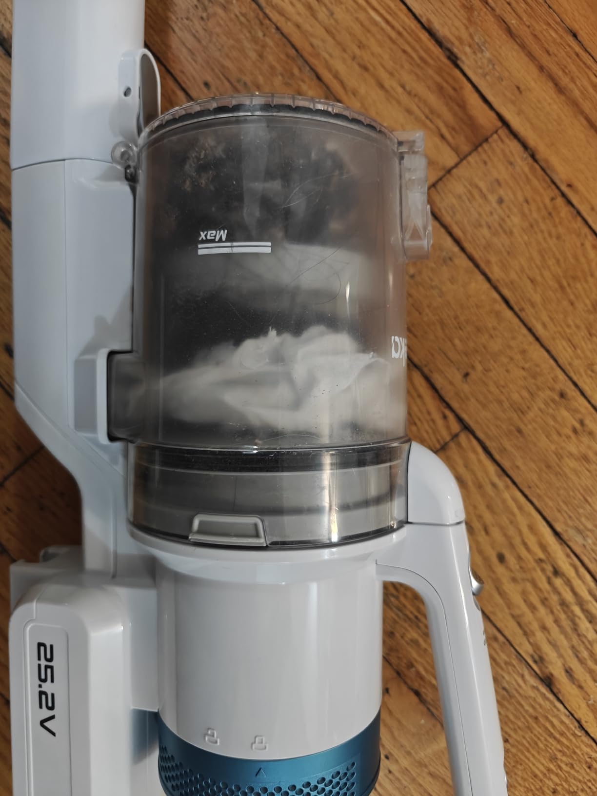 Eureka Stylus Elite NEC490BL Cordless Stick Vacuum, 350W Powerful Suction, Self-Emptying Station, 60-Min Runtime, Anti-Tangle Brushroll, 5-Layer HEPA Filtration, Ideal for Pet Hair&All Floor Types customer photo 2