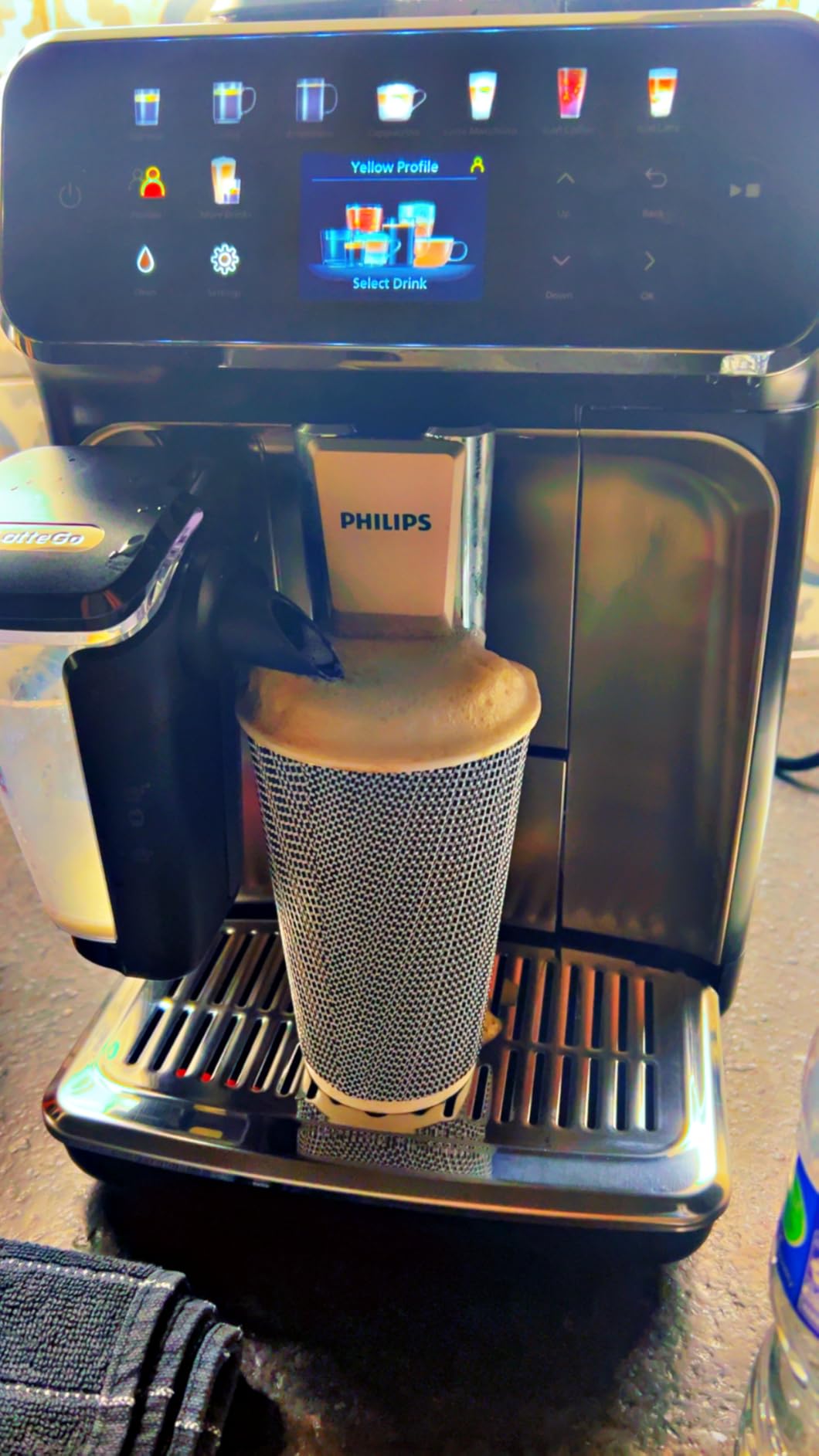Philips 5500 Series Fully Automatic Espresso Machine, LatteGo Milk System, Integrated Grinder, 20 Hot & Iced Coffee Pre-Sets, Quick Start, SilentBrew, 15-Bar Pressure, Black Chrome (EP5544/94) - Customer Photo 3