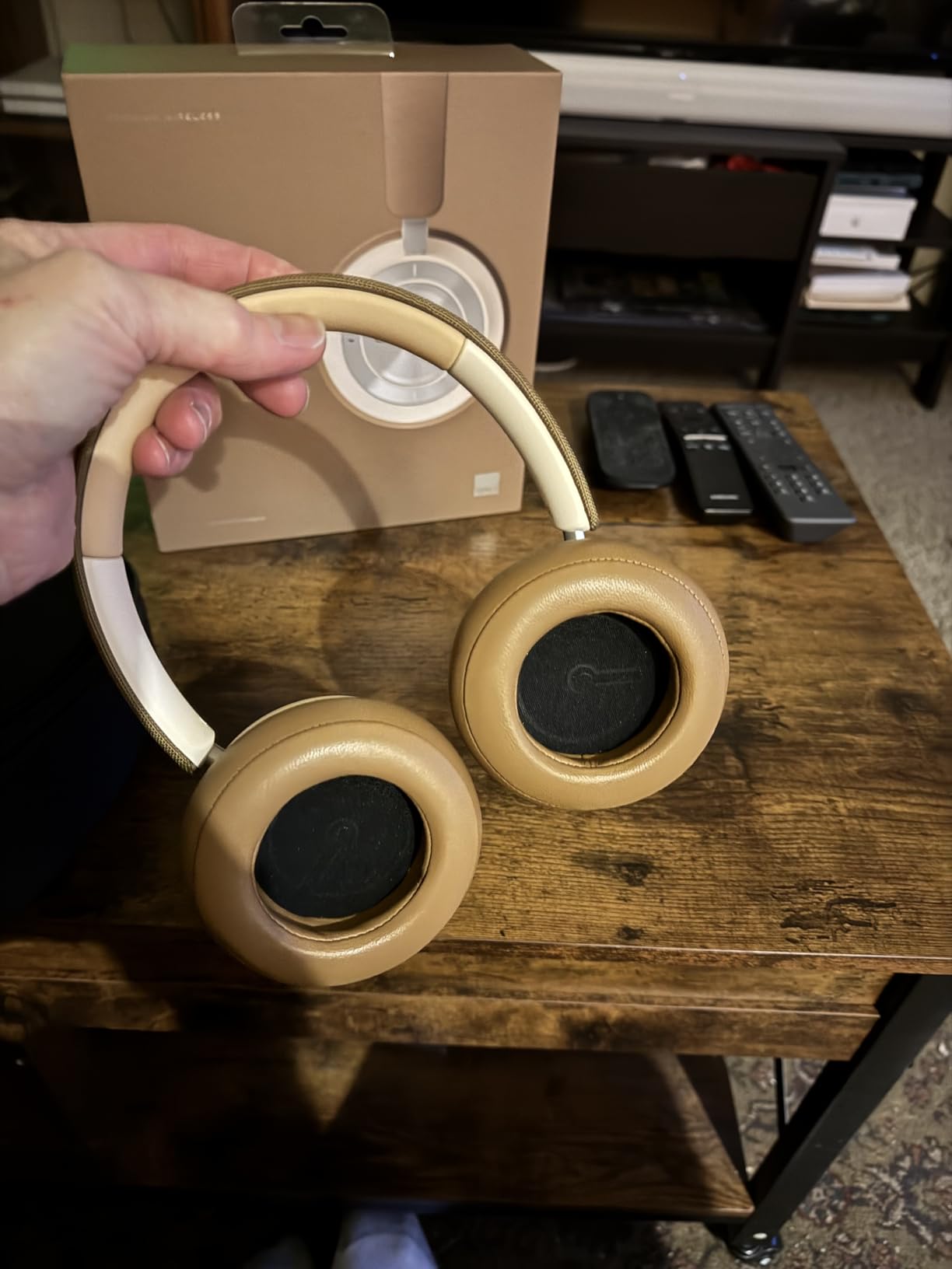 DALI IO-8 Over-The-Ear Wireless/Wired Hi-Fi Headphones with ANC, Bluetooth AptX & Patented SMC Driver Technology, 35 Hours Battery Life (Caramel White) customer photo 2