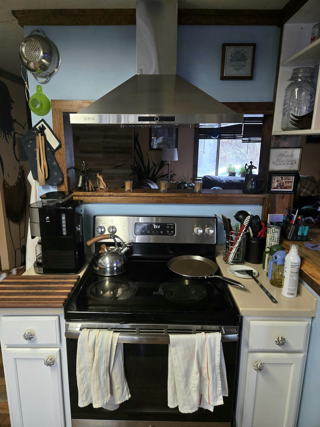 Wall Mount Range Hood 30 inch, 580 CFM, Ducted/Ductless Convertible, Stainless Steel Kitchen Vent Hood with 3-Speed Fan and LED Lights - Customer Photo 2