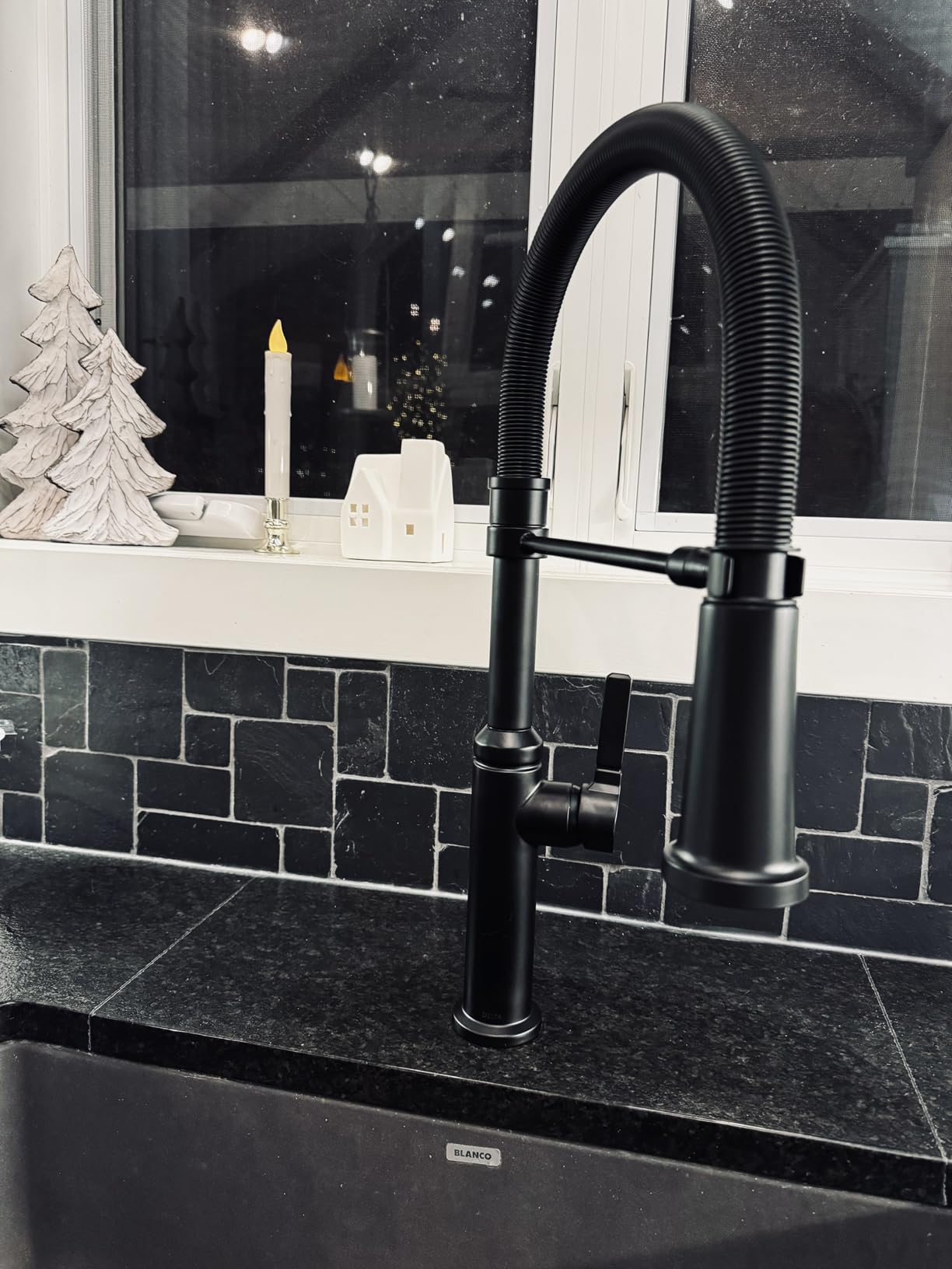 Delta Rhett Pro Style Commercial Kitchen Faucet with Pull Down Sprayer, Single Hole Brushed Gold Kitchen Sink Faucet, Single Handle, Champagne Bronze 18829-CZ-DST - Customer Photo 1