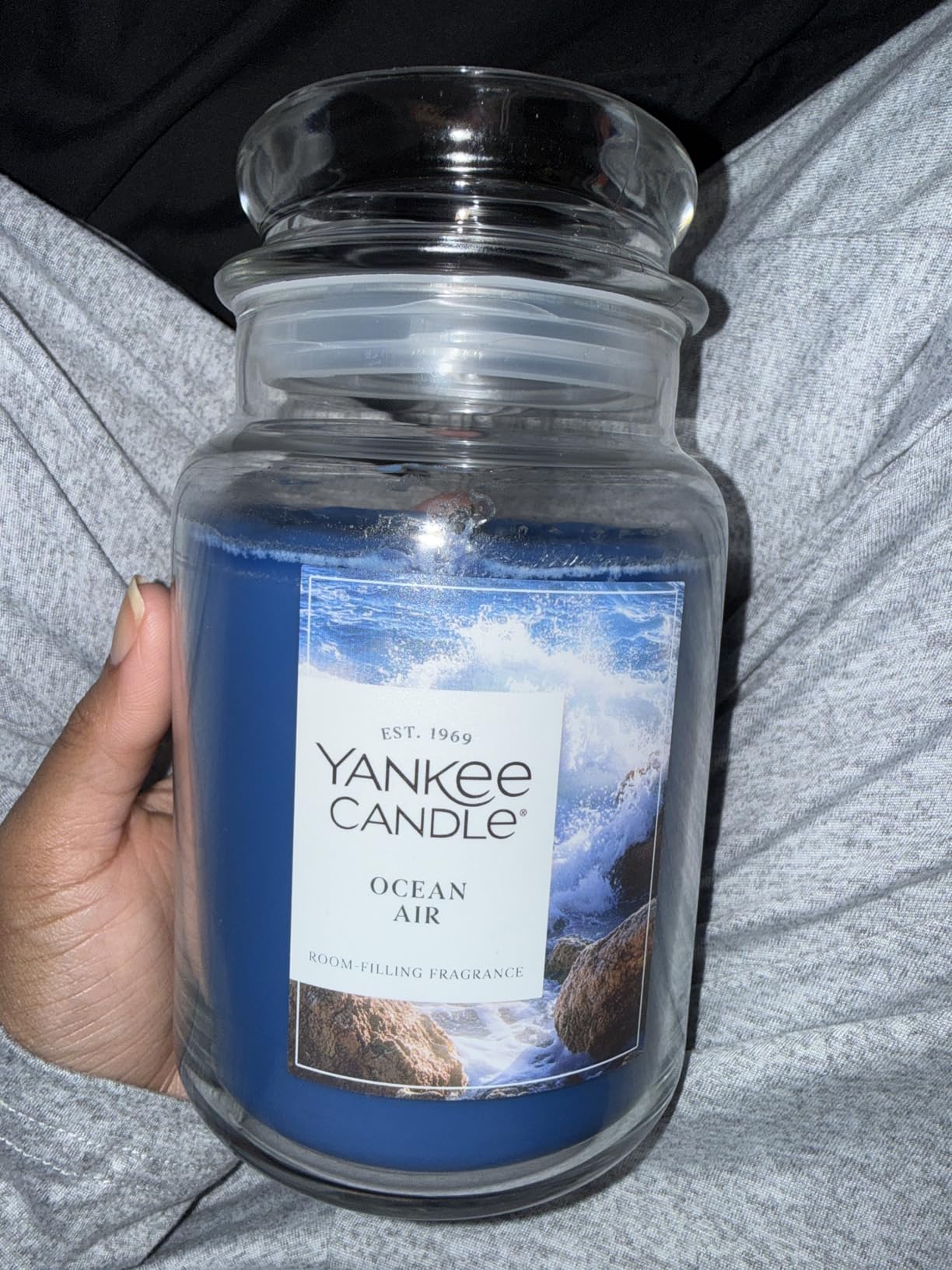 Yankee Candle Ocean Air, Scented Candle, 22oz Large Jar with up to 150 Hour Burn Time, Giftable - Customer Photo 1