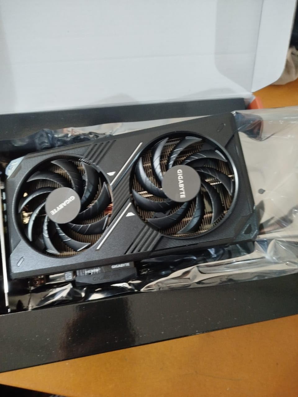 GeForce RTX 5060 WINDFORCE OC 8G Graphics Card, Cooling System, 8GB 128-bit GDDR7, PCIe 5.0, Manufactured by NVIDIA, DisplayPort & HDMI - Video Output Interface, GV-N5060WF2OC-8GD Video Card customer photo 1