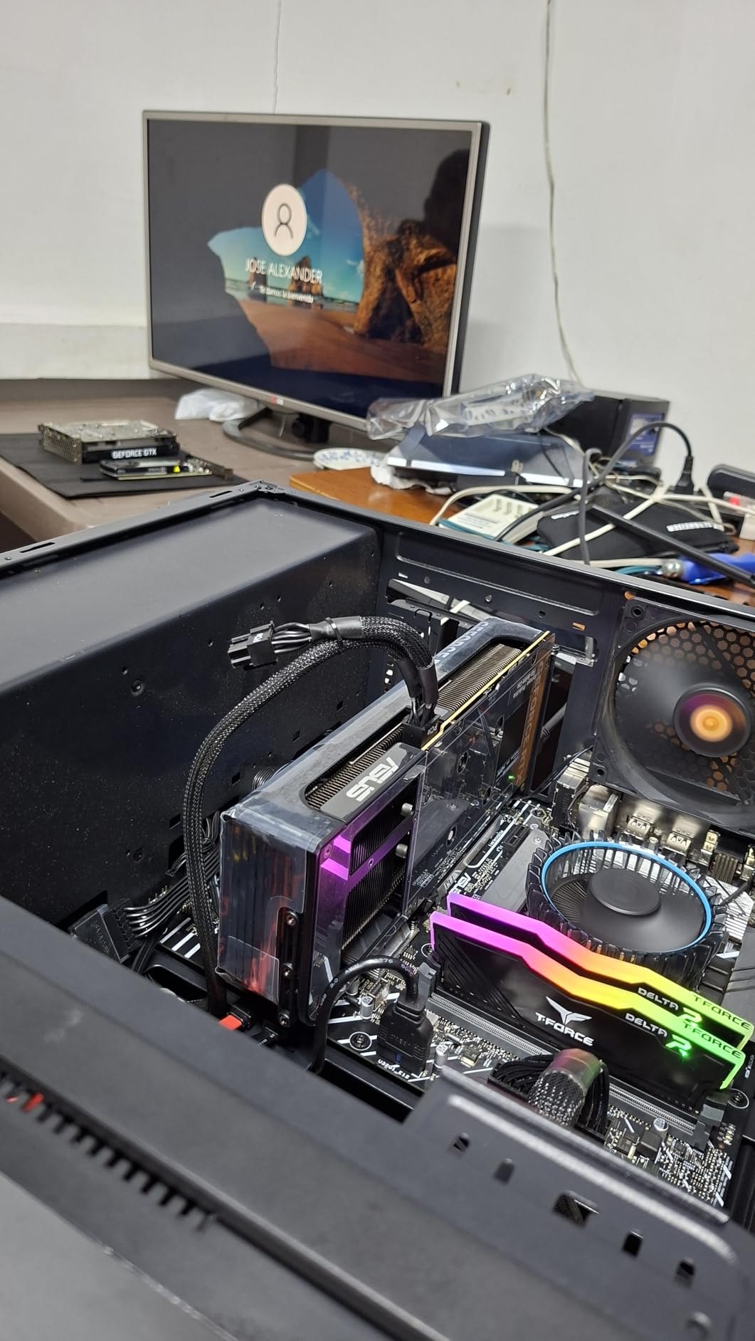 ASUS Dual GeForce RTX 5060 8GB GDDR7 OC Edition (PCIe 5.0, 8GB GDDR7, DLSS 4, HDMI 2.1b, DisplayPort 2.1b, 2.5-Slot Design, Axial-tech Fan Design, 0dB Technology, and More) customer photo 1