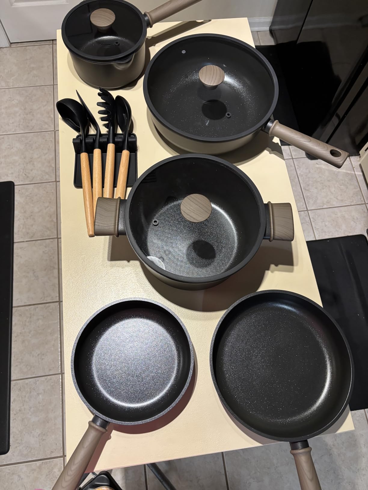 Astercook Non Stick Pots and Pans Set, Healthy Non-Toxic Titanium Induction Kitchen Cookware Sets for Cooking with Frying Pans, PFAS/PTFE/PFOA & PFOS Free, Black, 19 Pcs customer photo 1