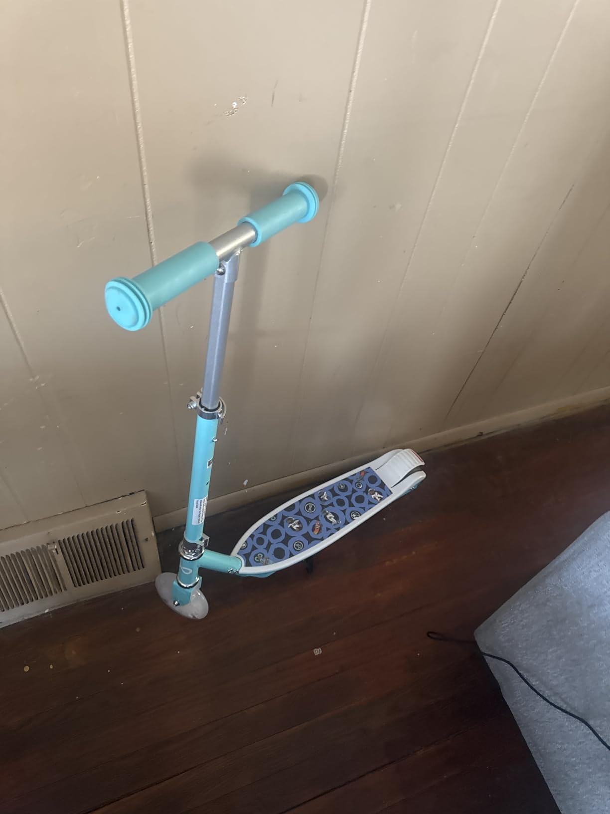 Gyroor KS2 Kids Electric Scooter with LED Lights - Safe 5 MPH Speed, Foot Sensor Start, Adjustable Handlebar, Fast Charging, for Ages 6-12 customer photo 2