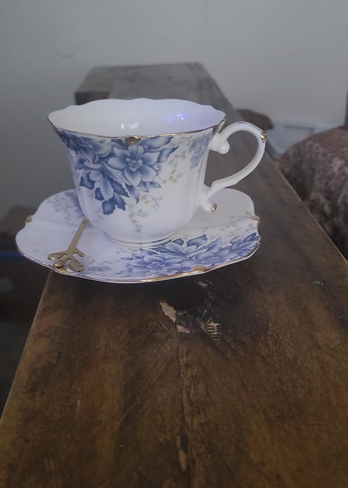 Country Roses Porcelain Tea Cup and Saucer Set with Gold Trim, Vintage Style, For Women and Tea Parties (1, P) Customer Review Country Roses Porcelain Tea Cup and Saucer Set with Gold Trim, Vintage Style, For Women and Tea Parties (1, P) - Customer Photo 1